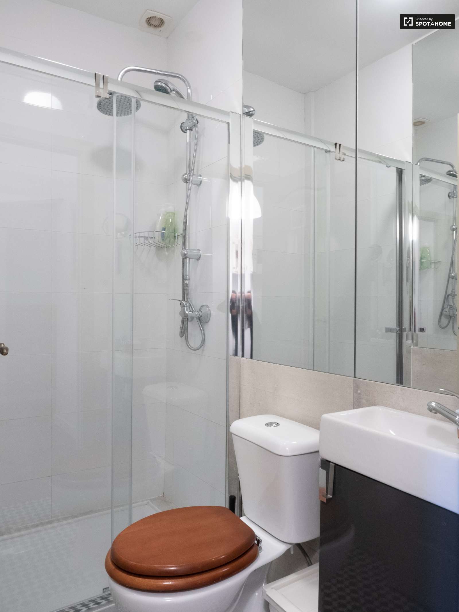 Chic 2-bedroom apartment for rent in Estrela