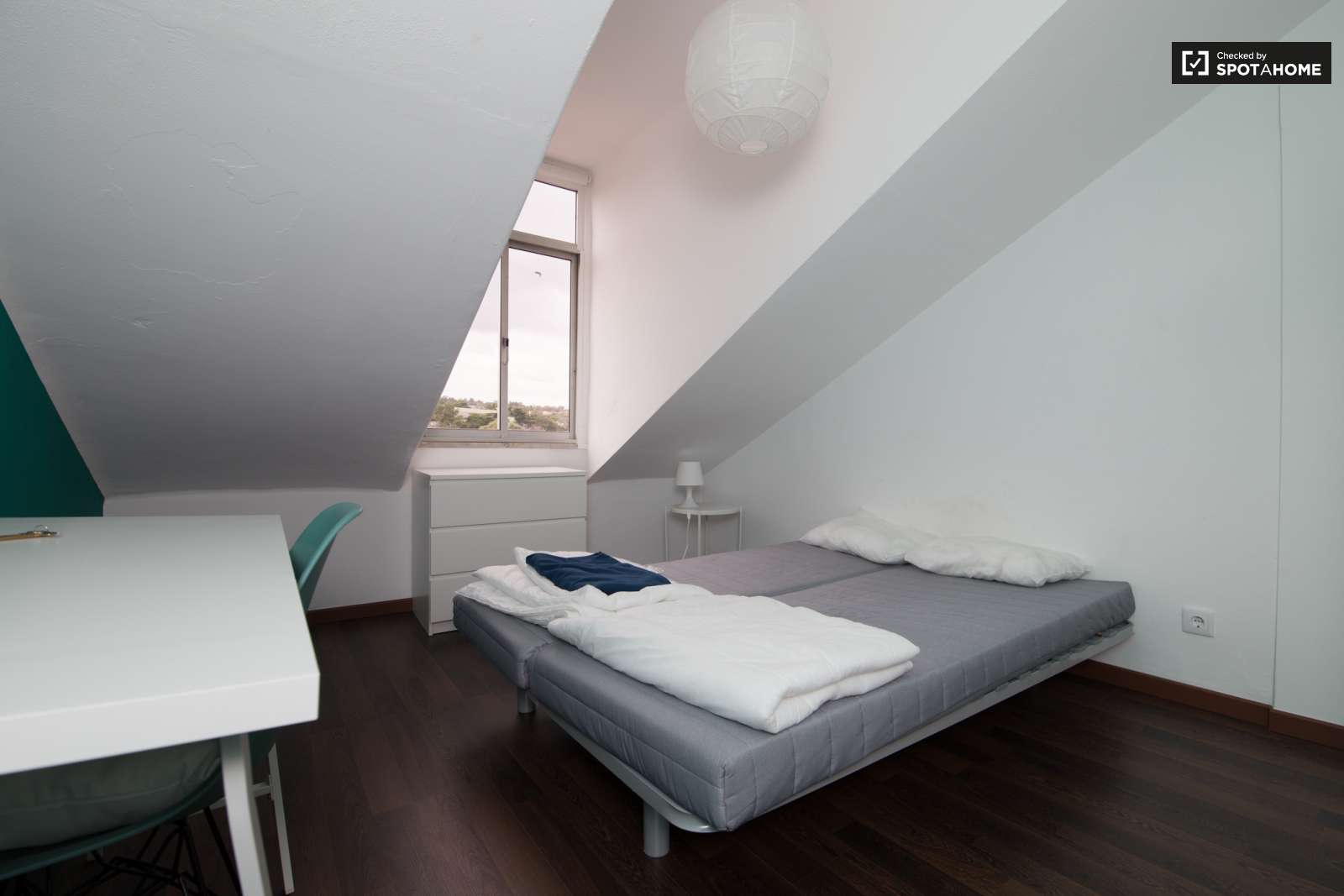 Single Bed in Rooms for rent in 6-bedroom apartment in Alcântara