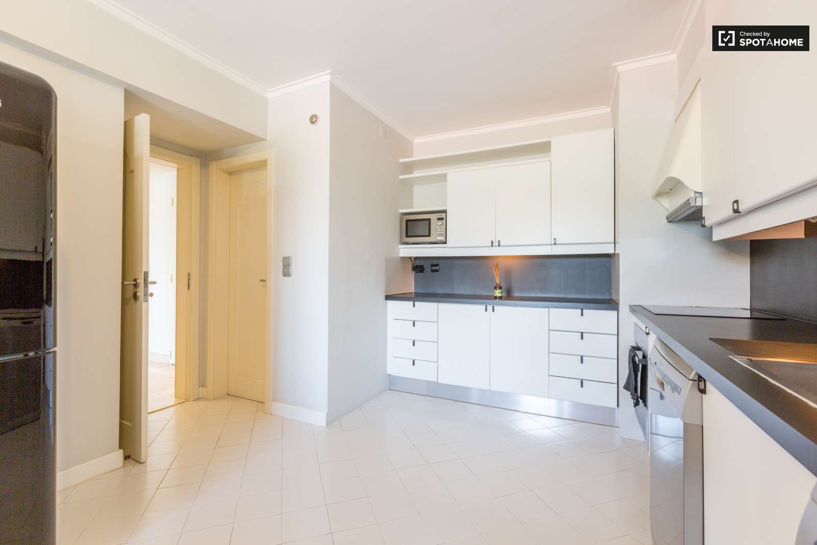 2-bedroom apartment with balcony for rent in São Domingos de Benfica