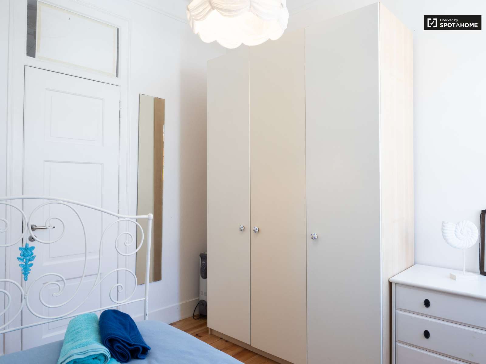 Chic 2-bedroom apartment for rent in Penha de França