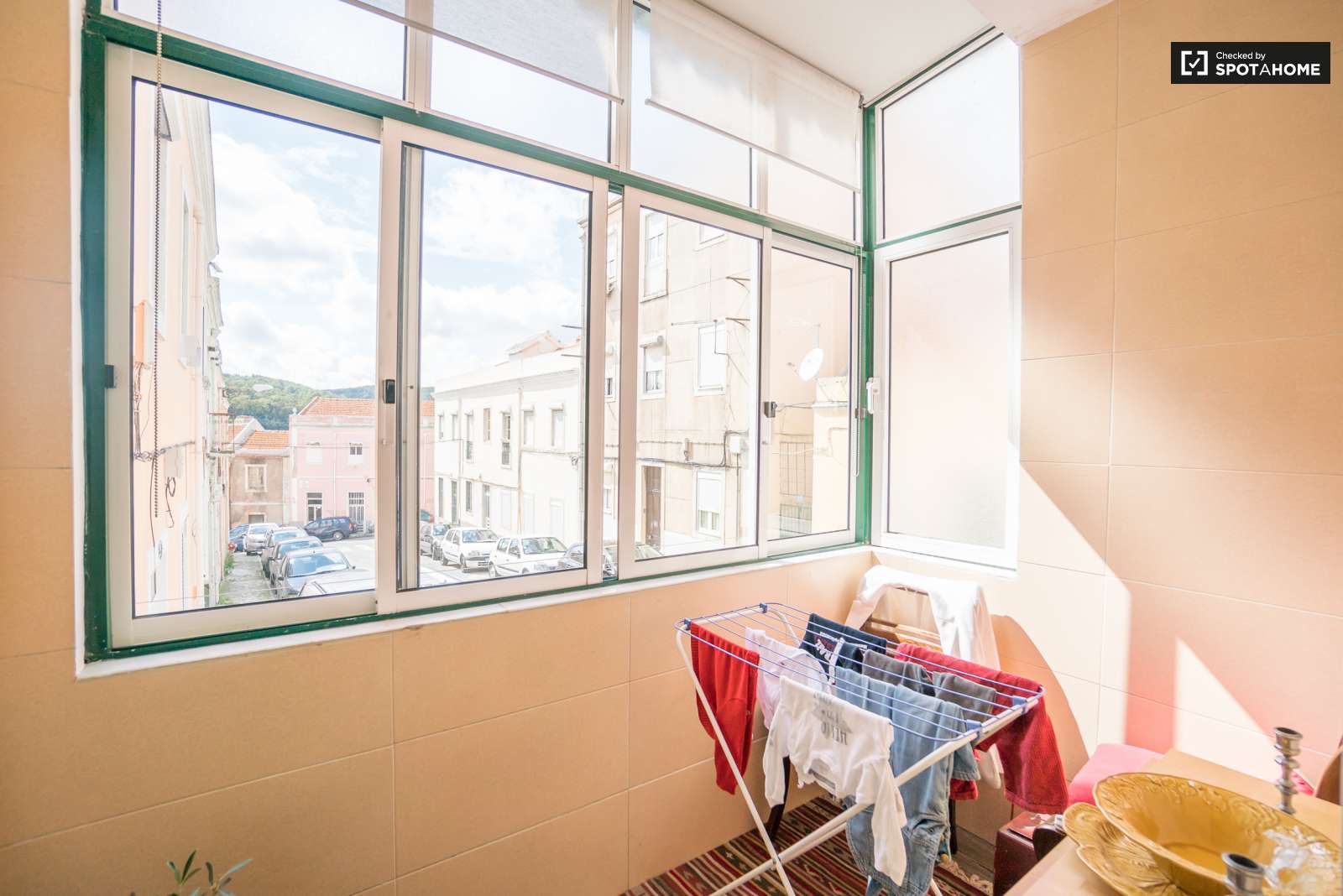 Exterior 2-bedroom apartment for rent in Campo de ourique