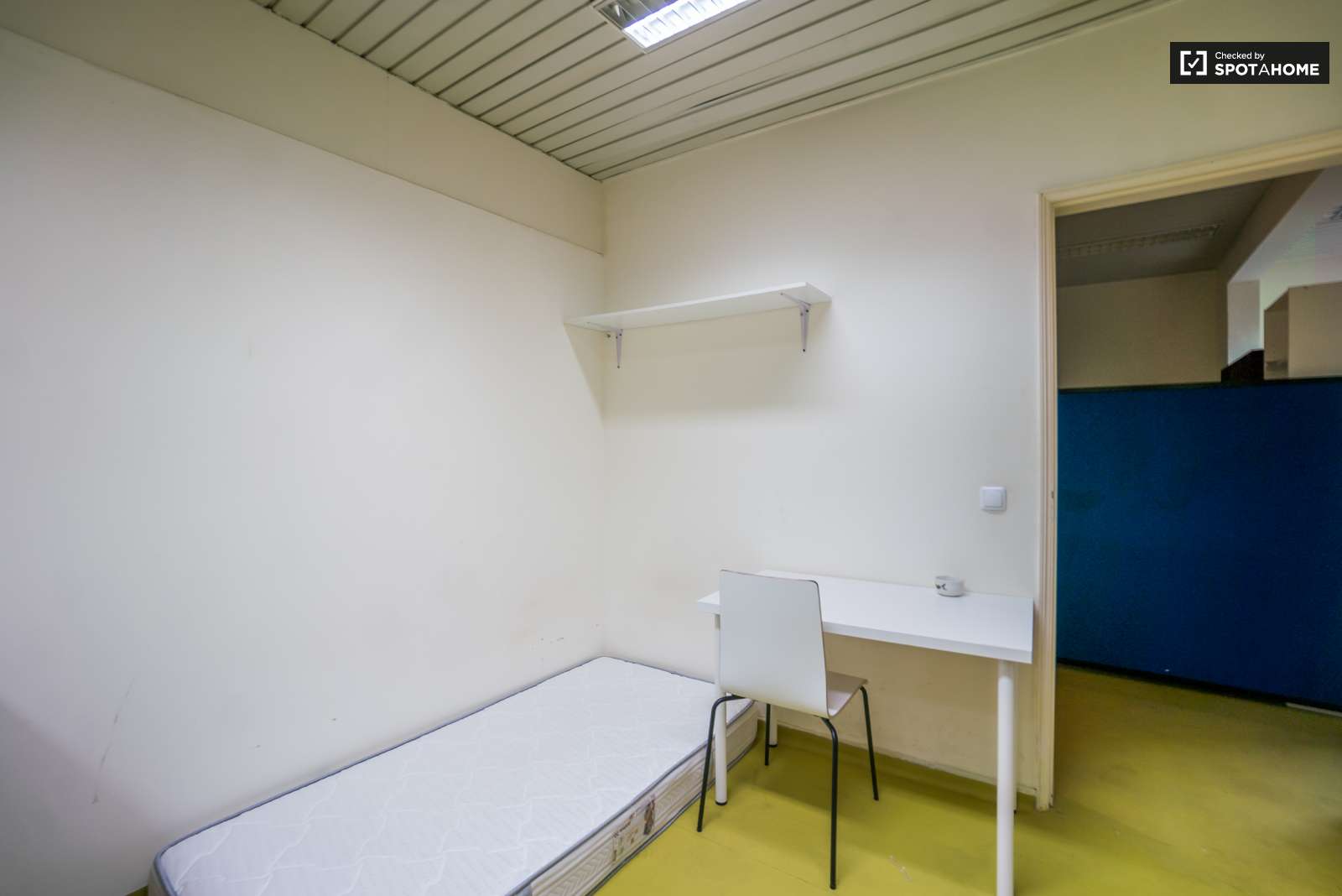 Double bed in Cozy rooms for rent in flatshare in Campo de Ourique