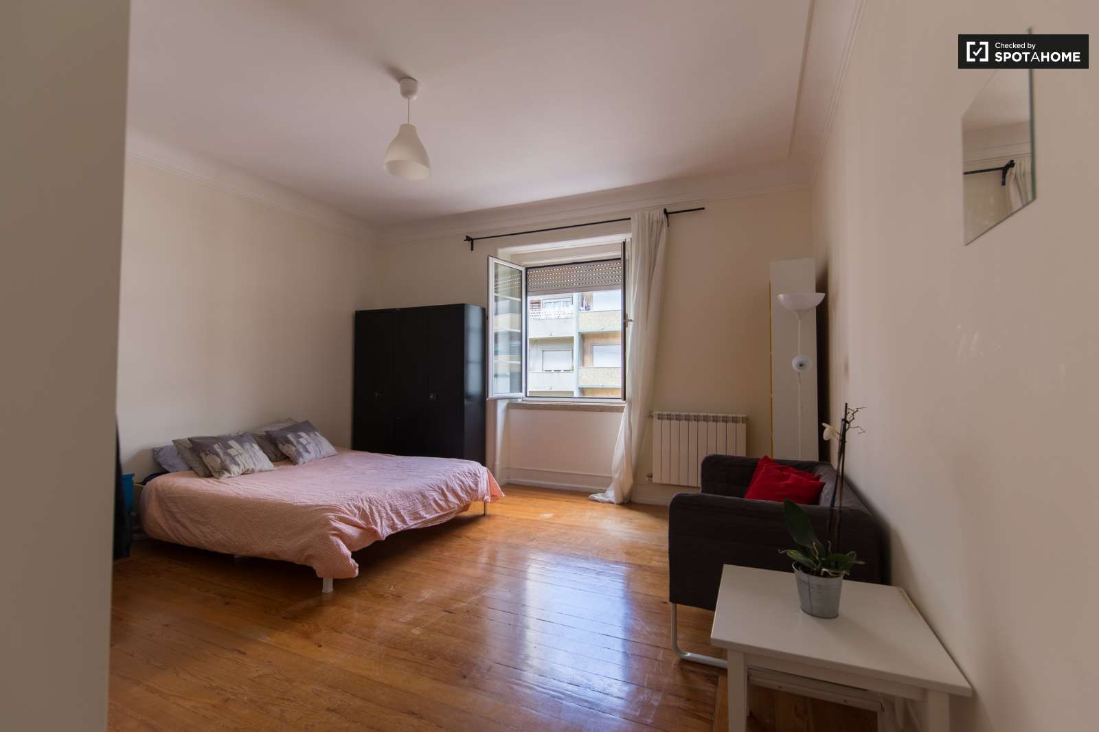 Quarto a Estrear - Single Room for Rent in Lisbon