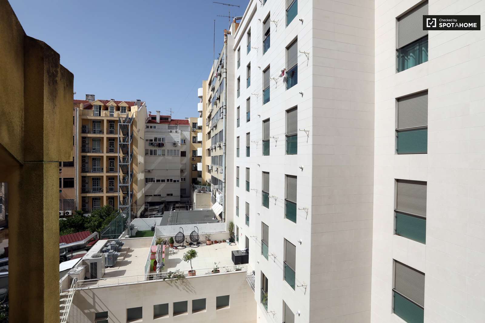 Quarto junto ao Loures Shopping