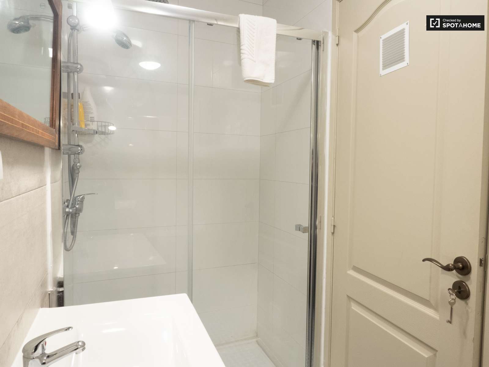 Charming 2-bedroom apartment for rent in Estrela