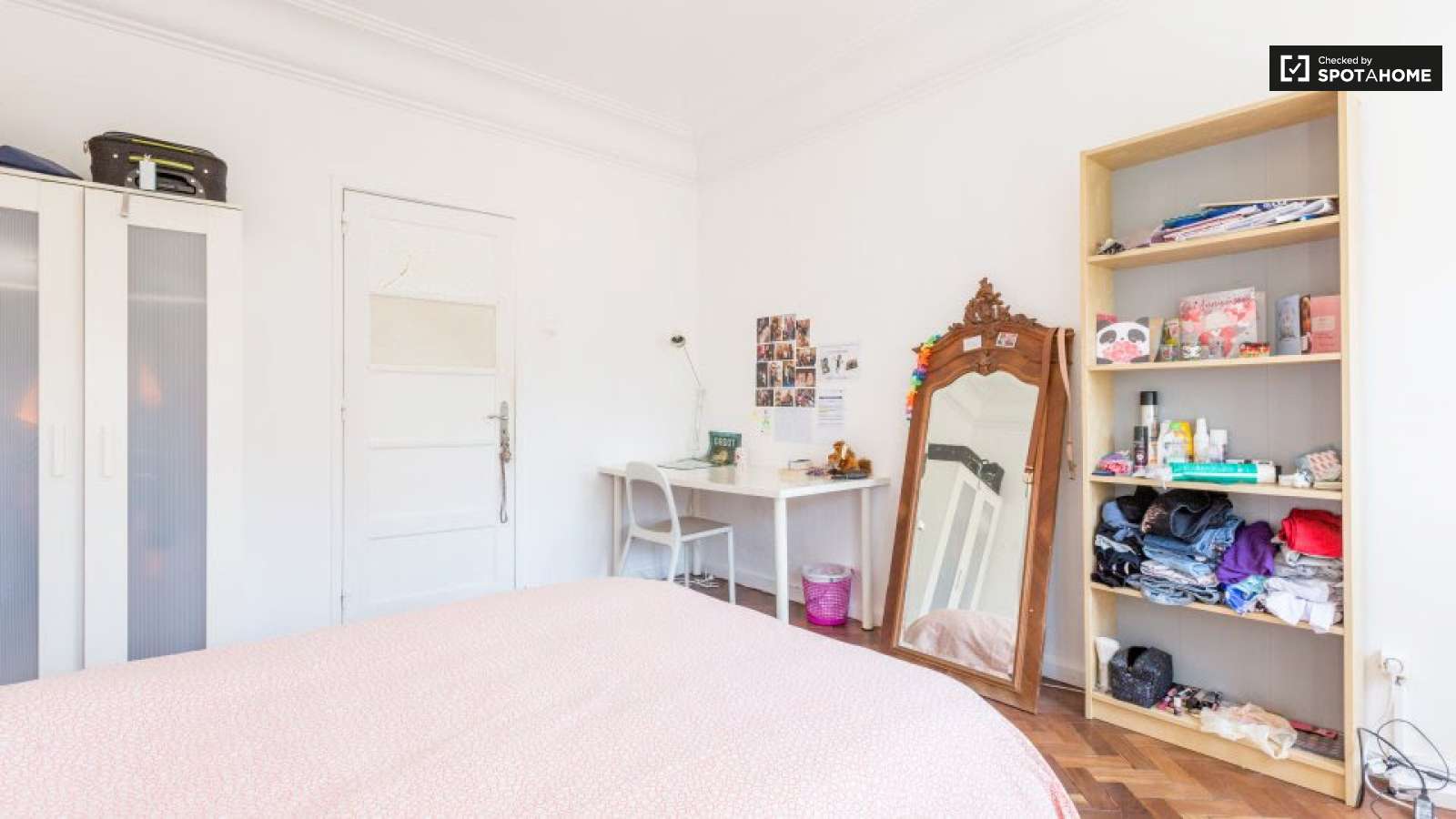 Cozy single room in Carcavelos, 10 min to the train station to Lisbon