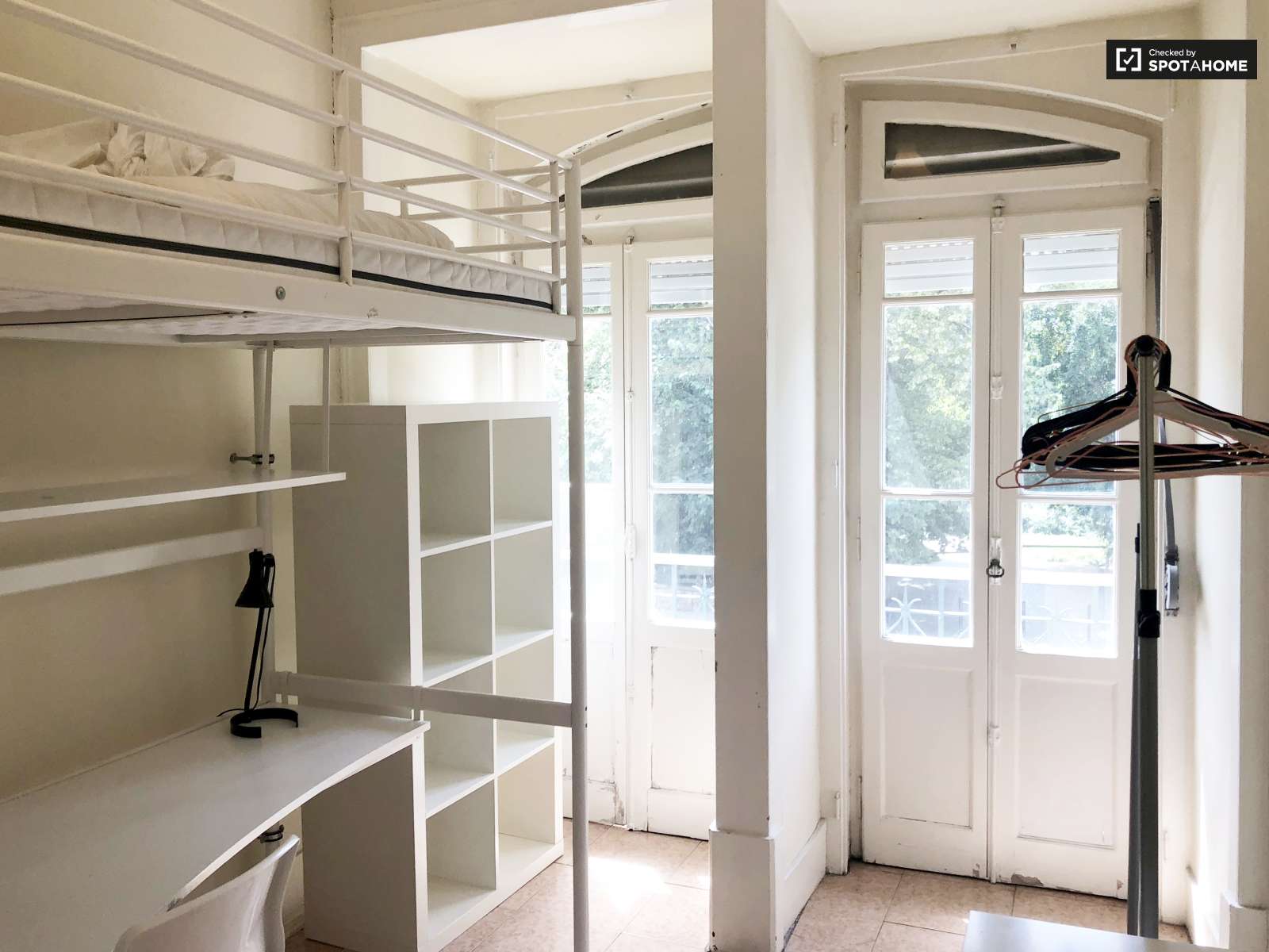 Single Bed in Furnished rooms for rent in super cool shared students residence in Avenidas Nova