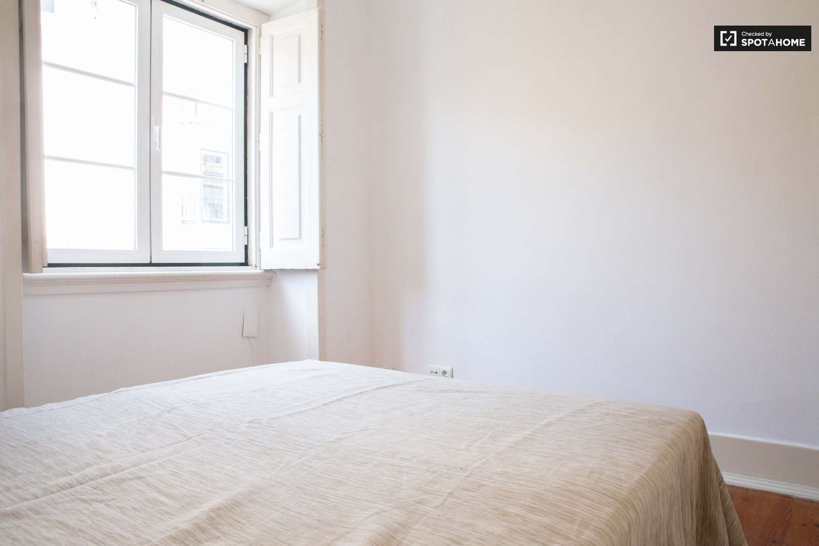 Renovated 3-bedroom apartment for rent in Graça e São Vicente