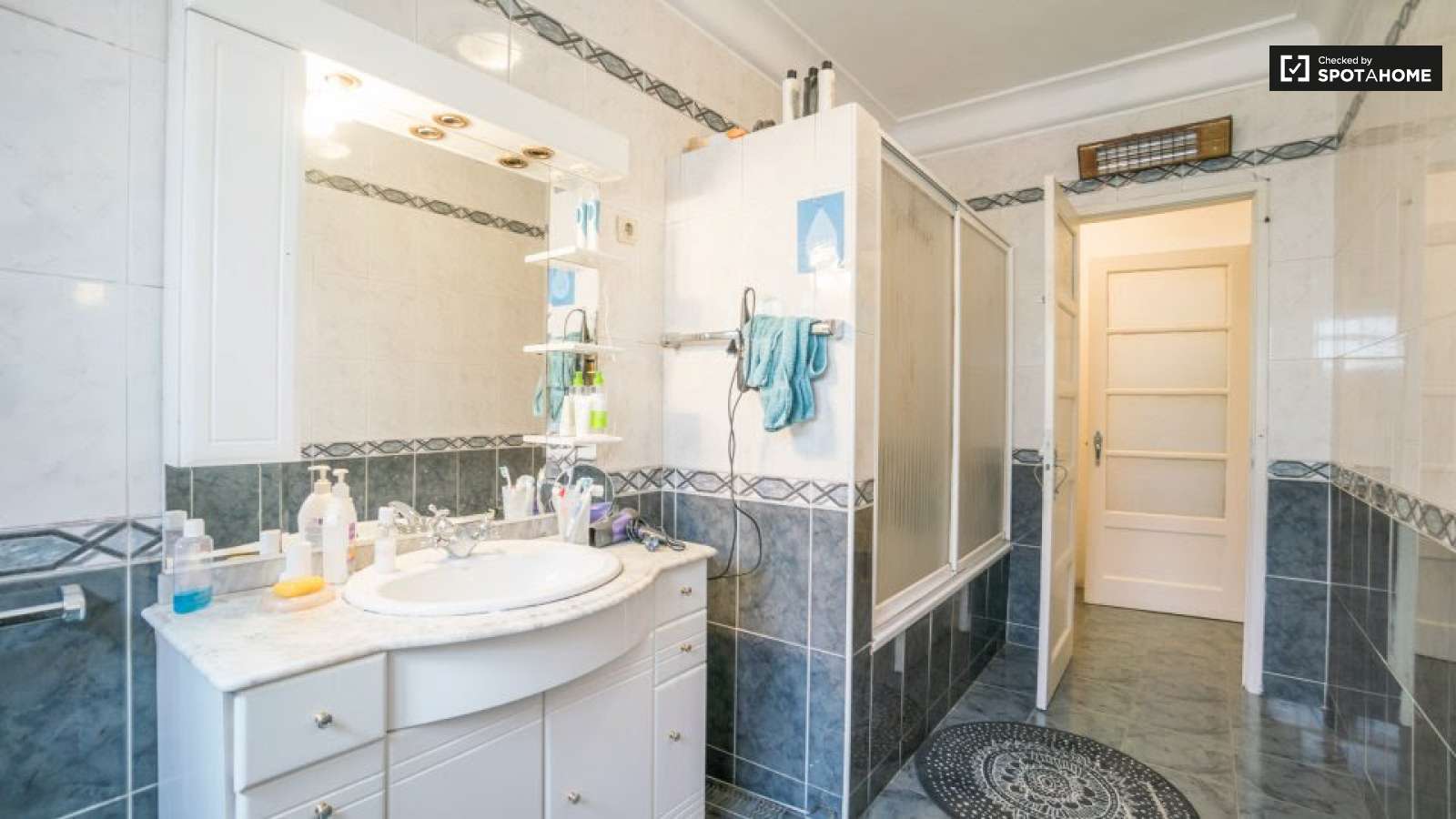 Fantastico Quarto Com Vista Sobre o Tejo e Ponte 25 Abril