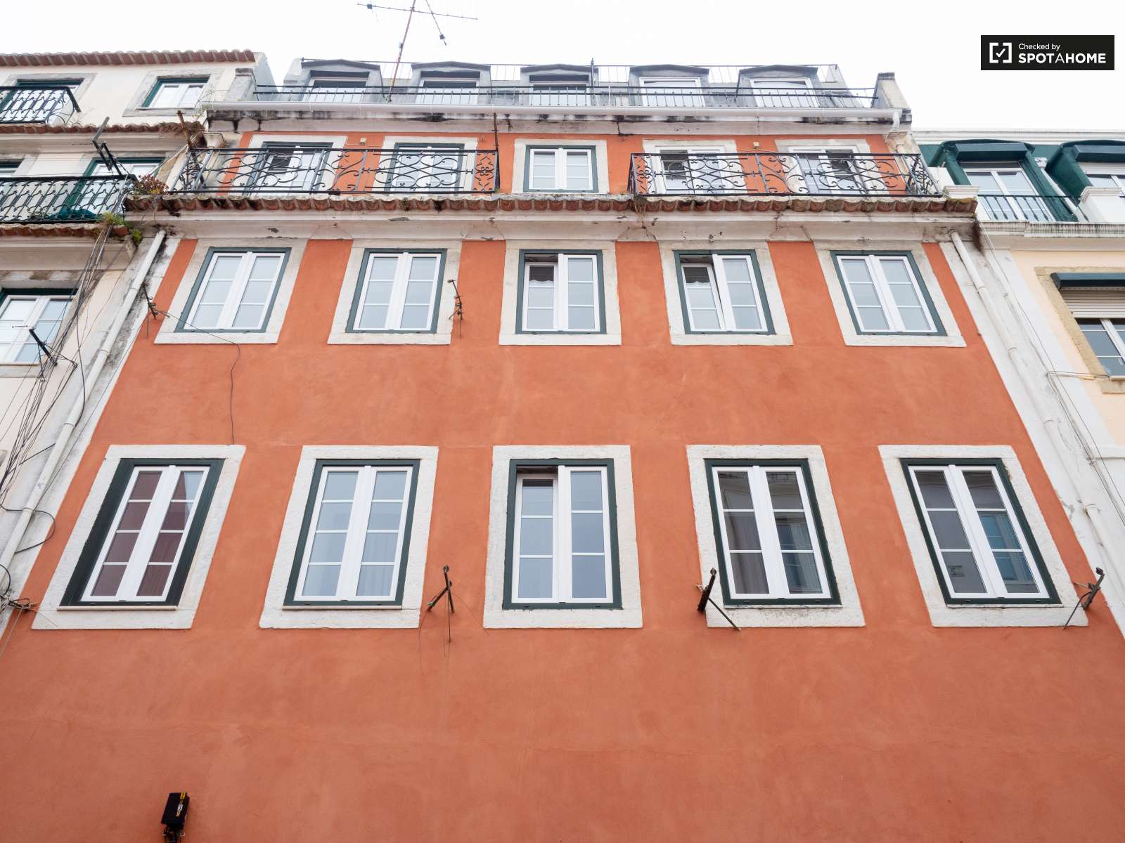 Chic 2-bedroom apartment for rent in Estrela