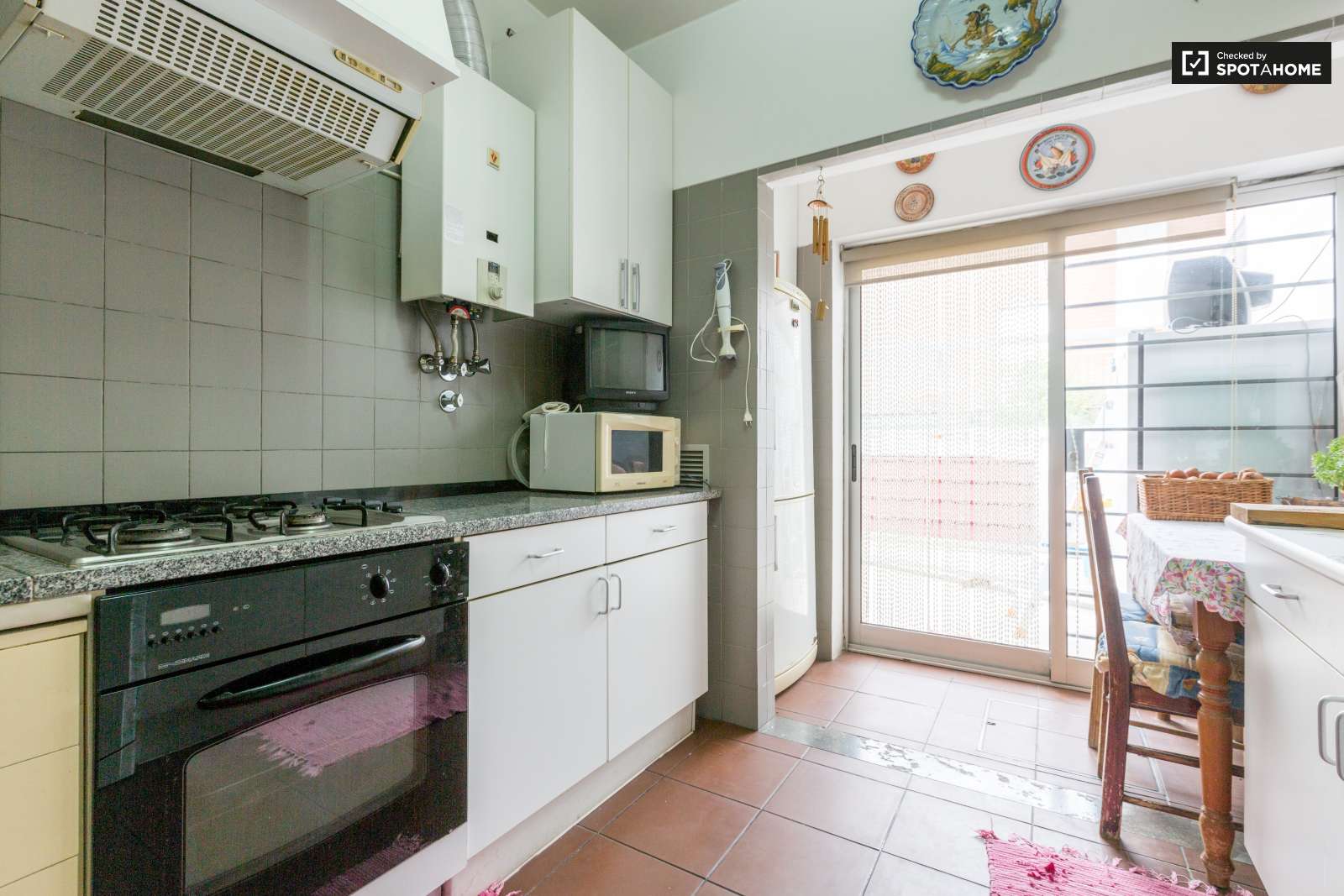 Twin Beds in Rooms for rent in 3-bedroom apartment in Lumiar