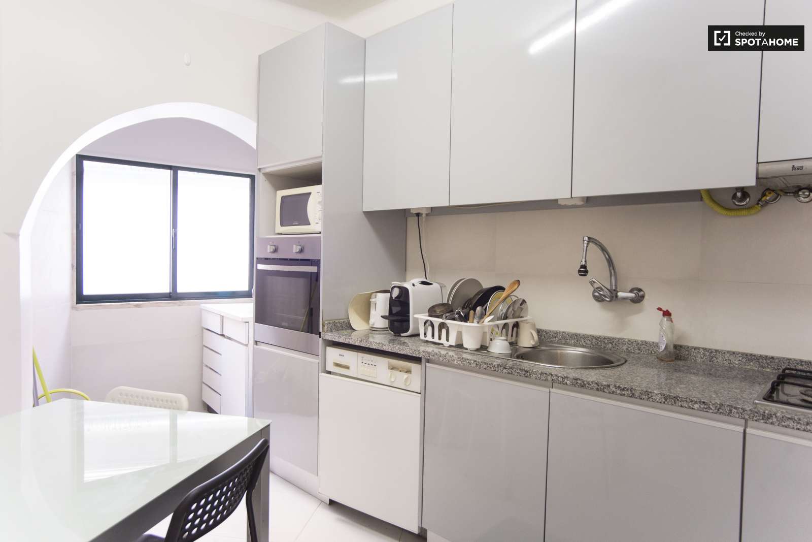 Cosy room in Polo Universitario da Ajuda