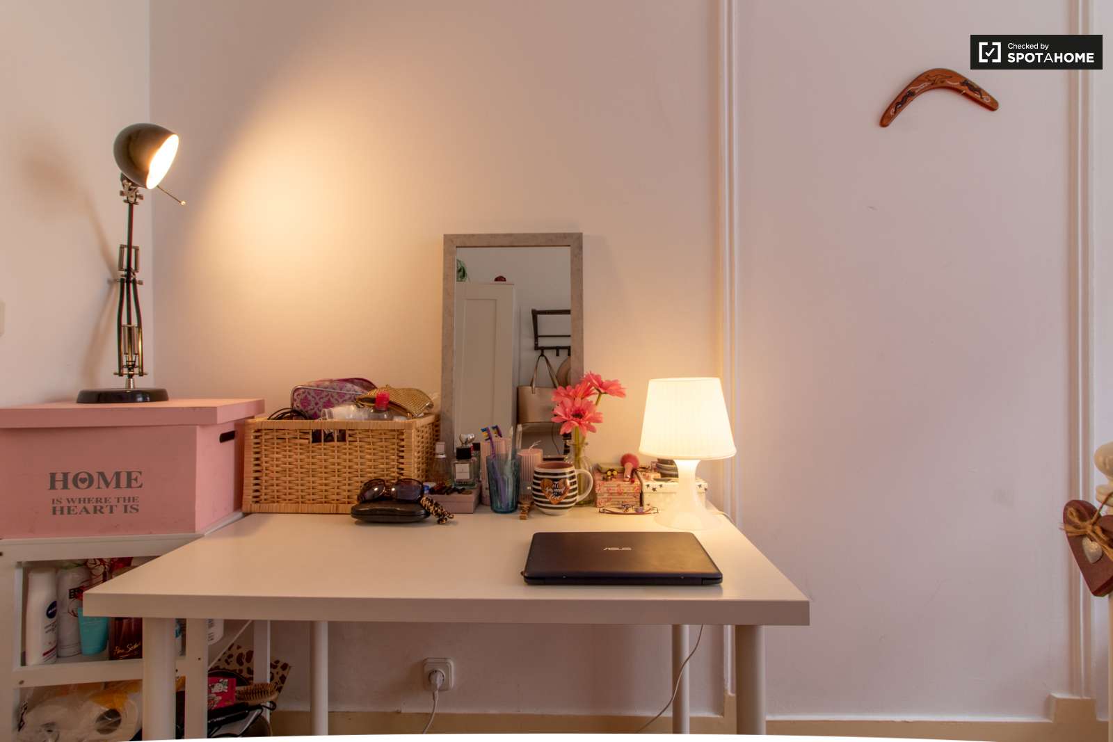 Double bed in Spacious rooms for rent in 6-bedroom apartment in Arroios