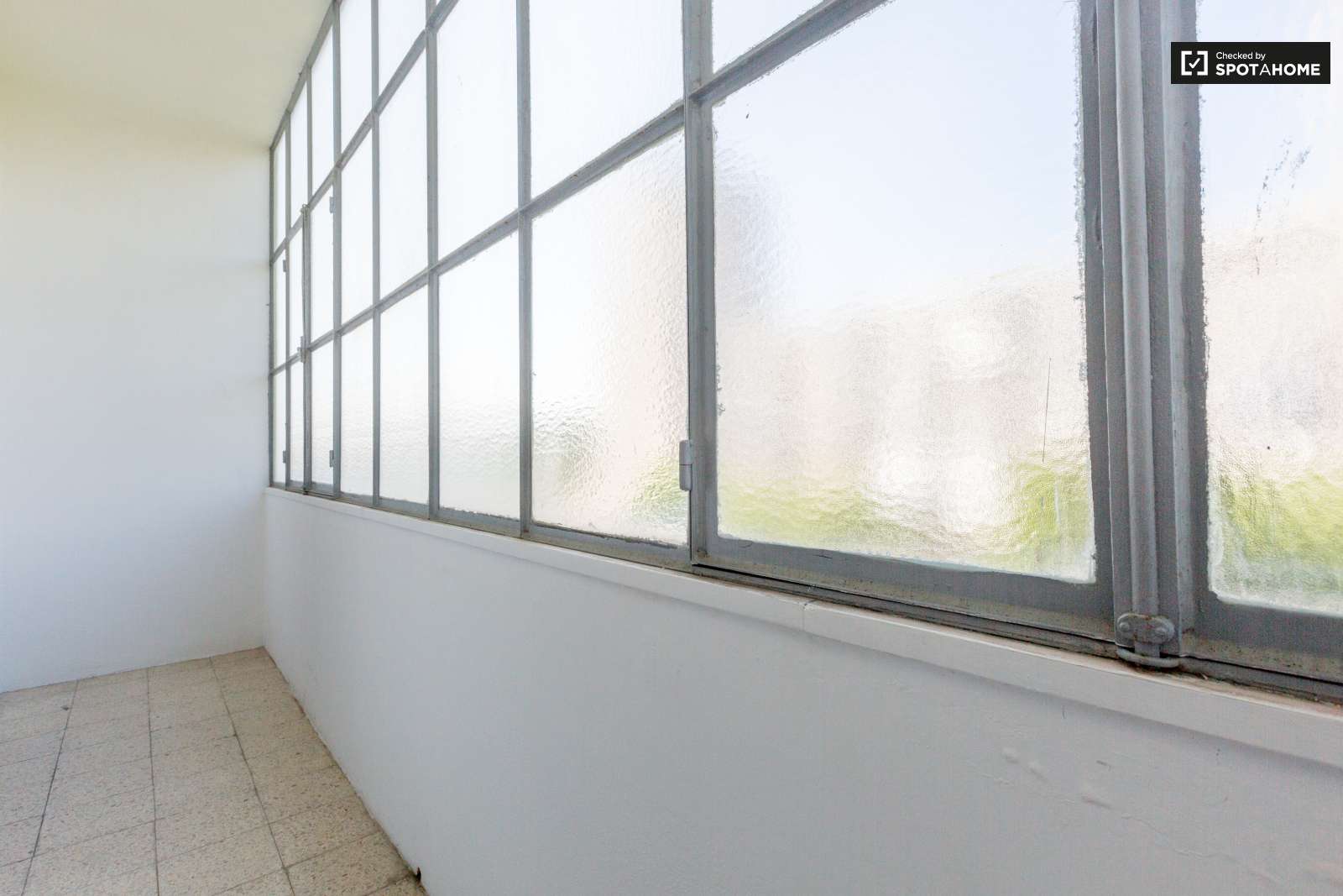 Large and Sunny Room For Rent In Belém Near Center of Lisbon