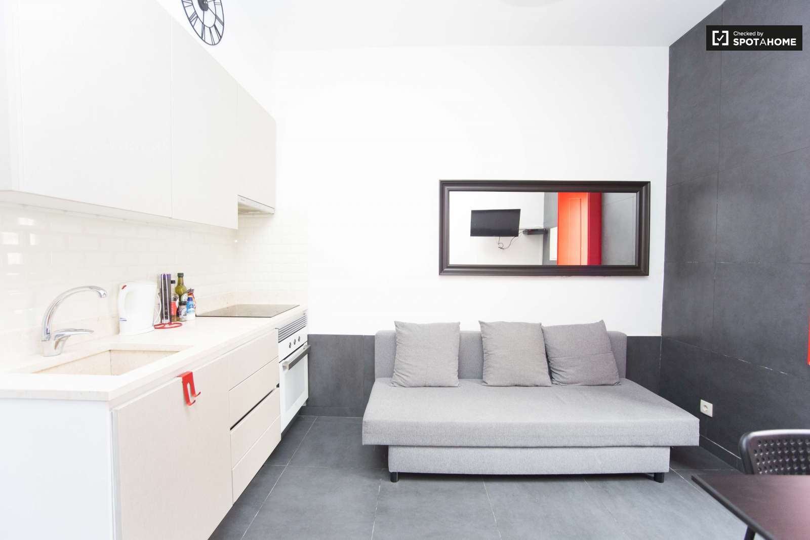 Minimalist 1-bedroom apartment for rent close to the botanical garden in Ajuda