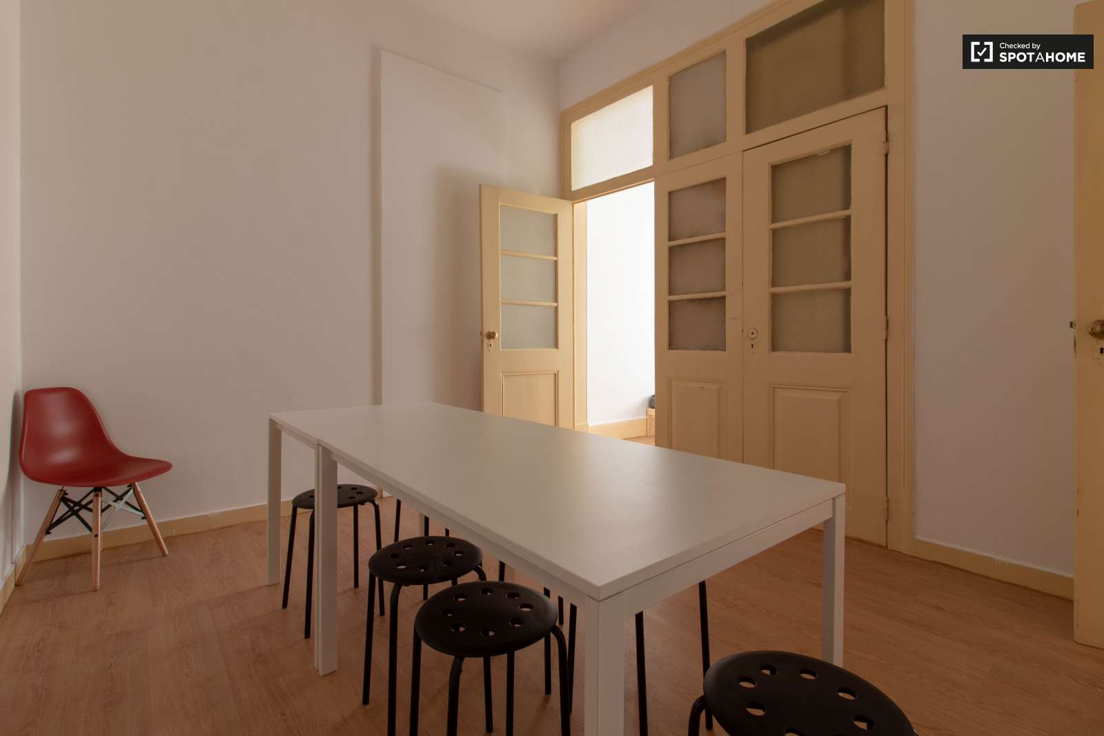 Single Bed in Rooms to rent in 8-bedroom apartment near Instituto Superior Técnico in Arroios