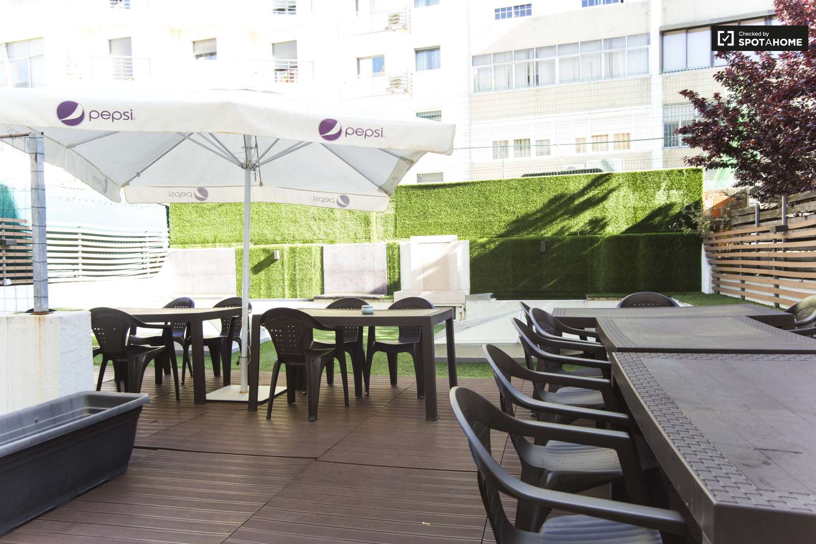 Single Bed in Furnished rooms for rent in super cool shared students residence in Avenidas Nova