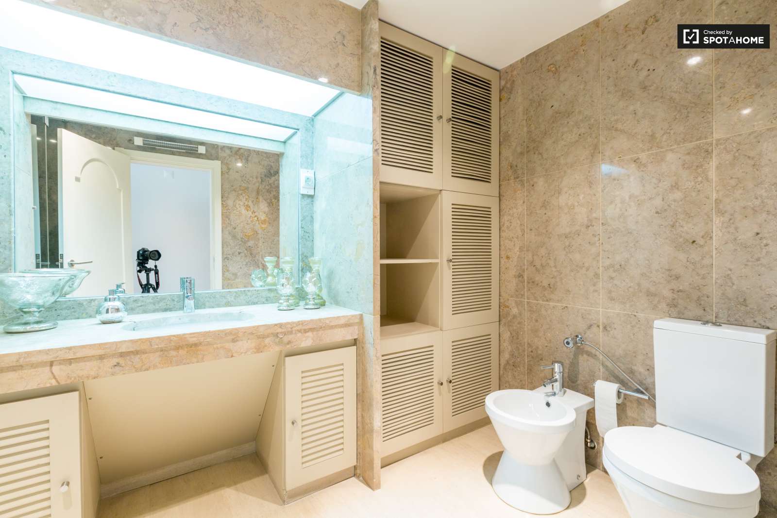 2-bedroom apartment with balcony for rent in São Domingos de Benfica