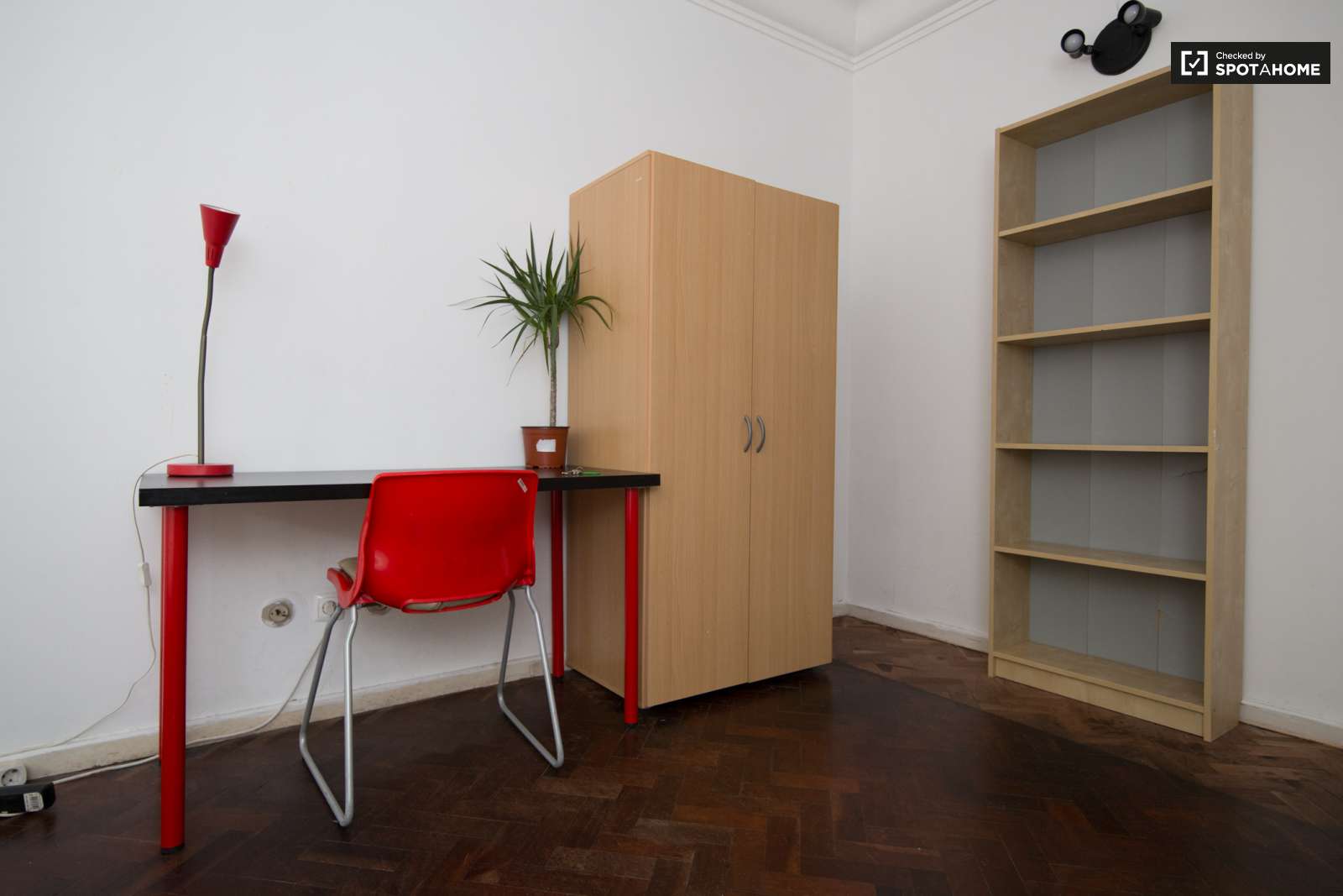 Quarto de Casal Amplo e Com Muita Luz Natural