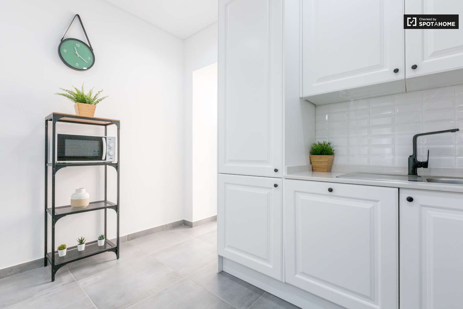 Cozy 1-bedroom apartment for rent near Metro in Olaias