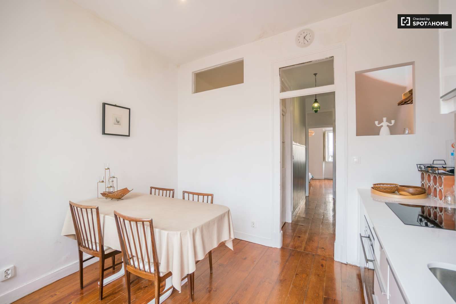 Beautiful 1-bedroom duplex apartment with terrace for rent in Santos