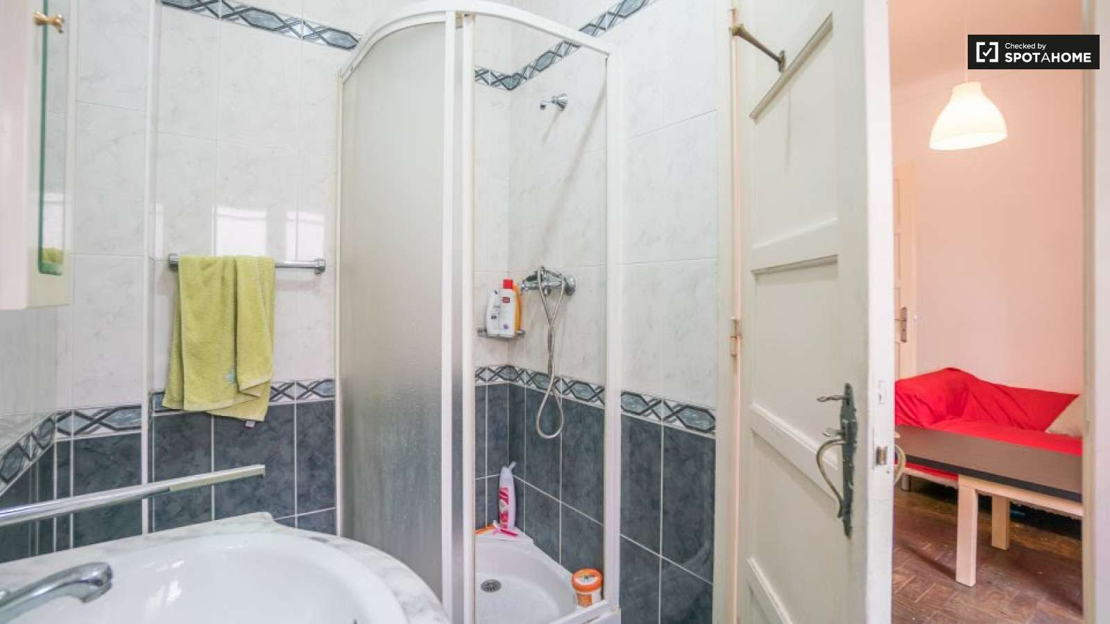 Fantastico Quarto Com Vista Sobre o Tejo e Ponte 25 Abril