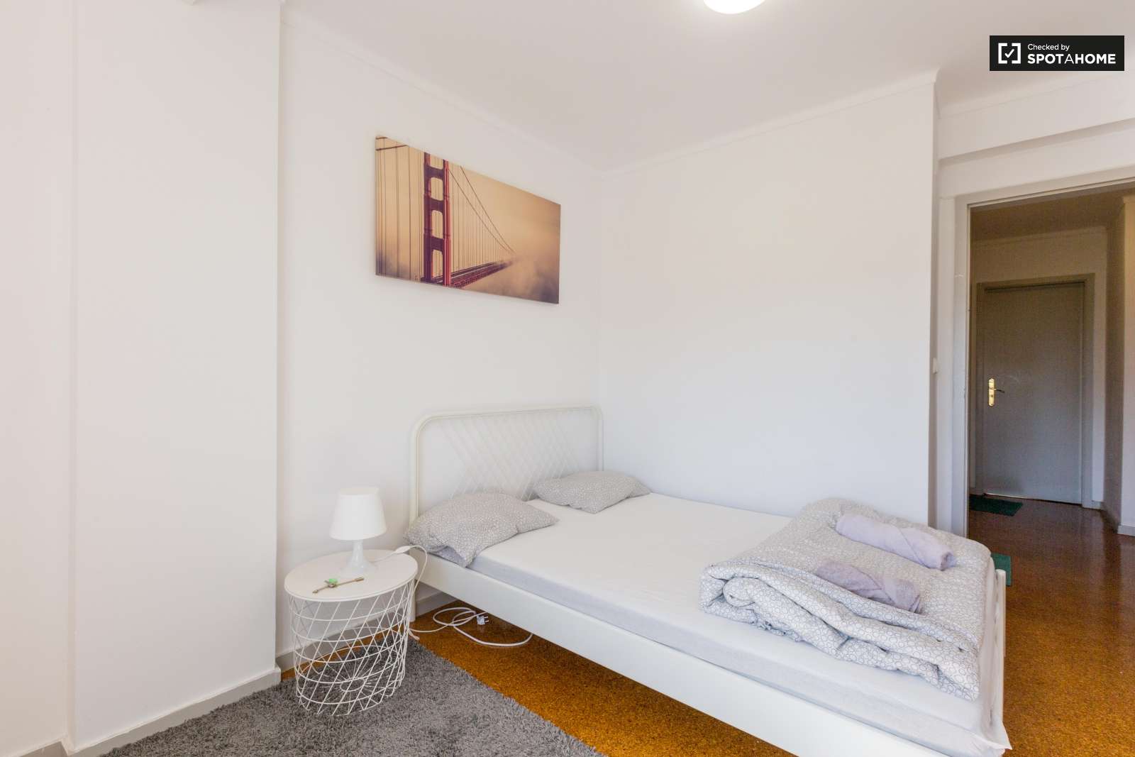 Single Bed in Rooms and beds to rent in 4-bedroom apartment near Bela Vista Park in Marvila