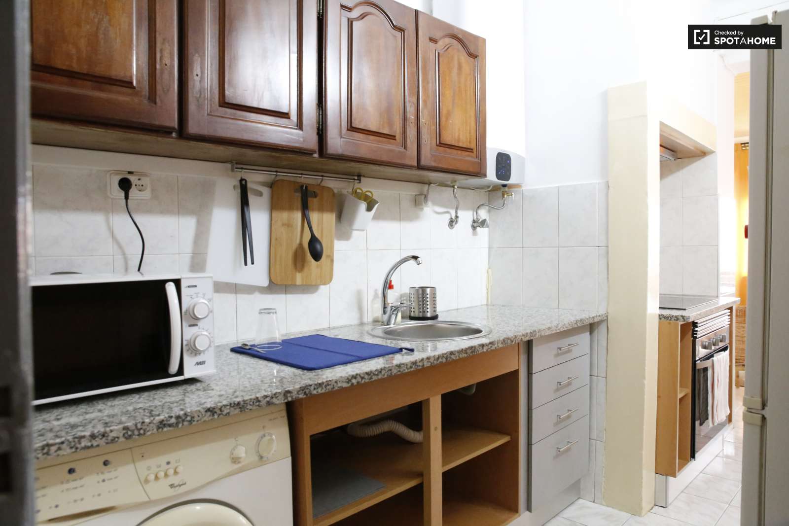 Double bed in Rooms for rent in 2-bedroom apartment in Alameda