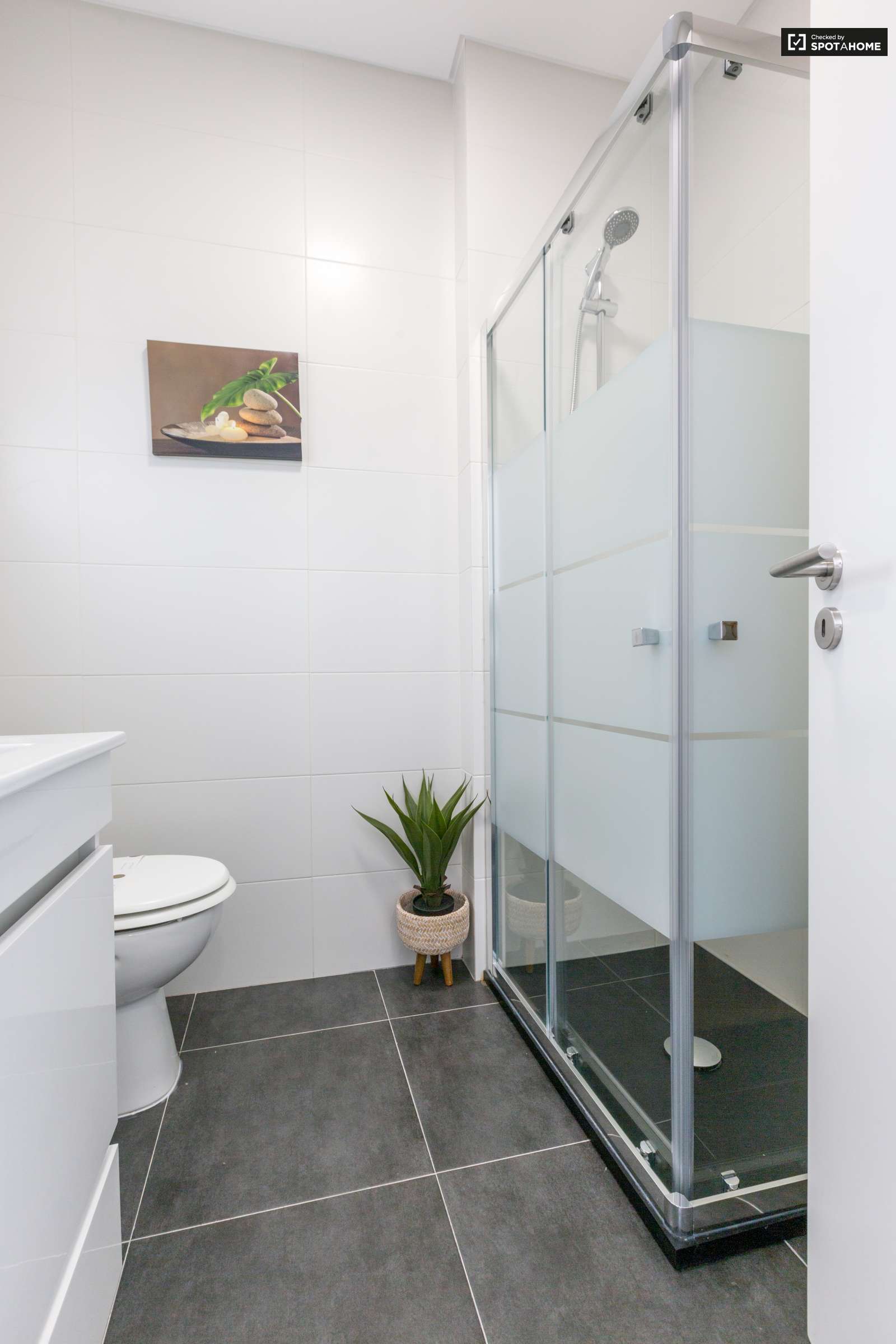 Cozy 1-bedroom apartment for rent near Metro in Olaias