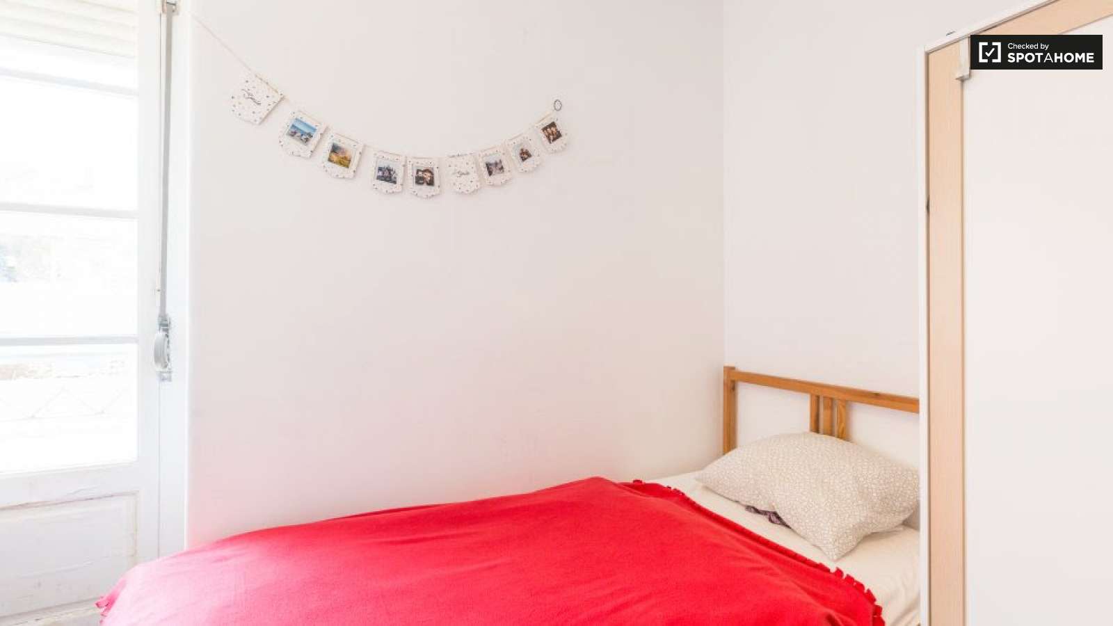 NICE ROOM _ BEACH HOUSE_ CAPARICA_LISBON