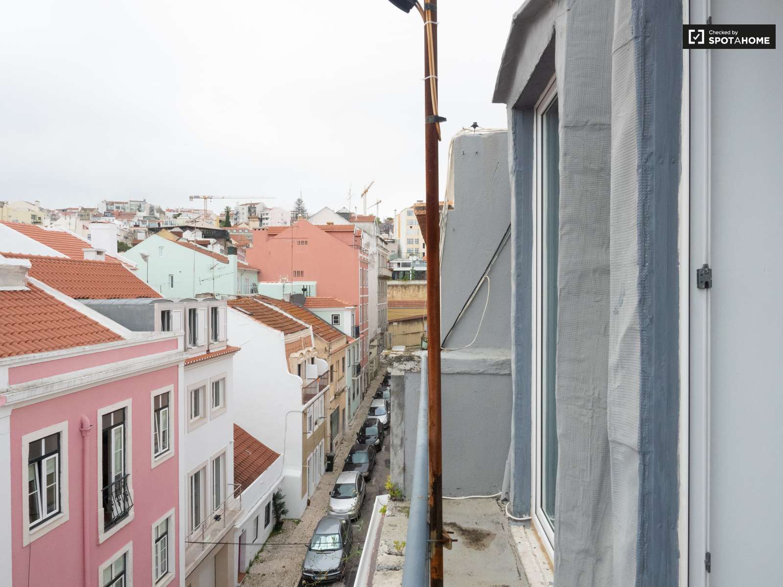 Charming 2-bedroom apartment for rent in Estrela