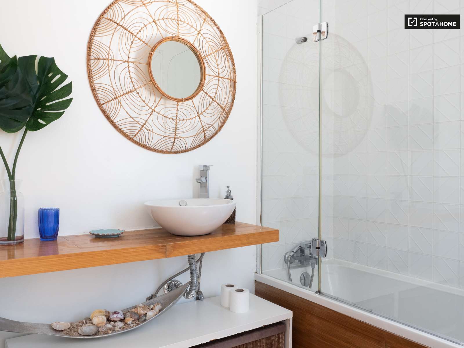 Chic 2-bedroom apartment for rent in Penha de França