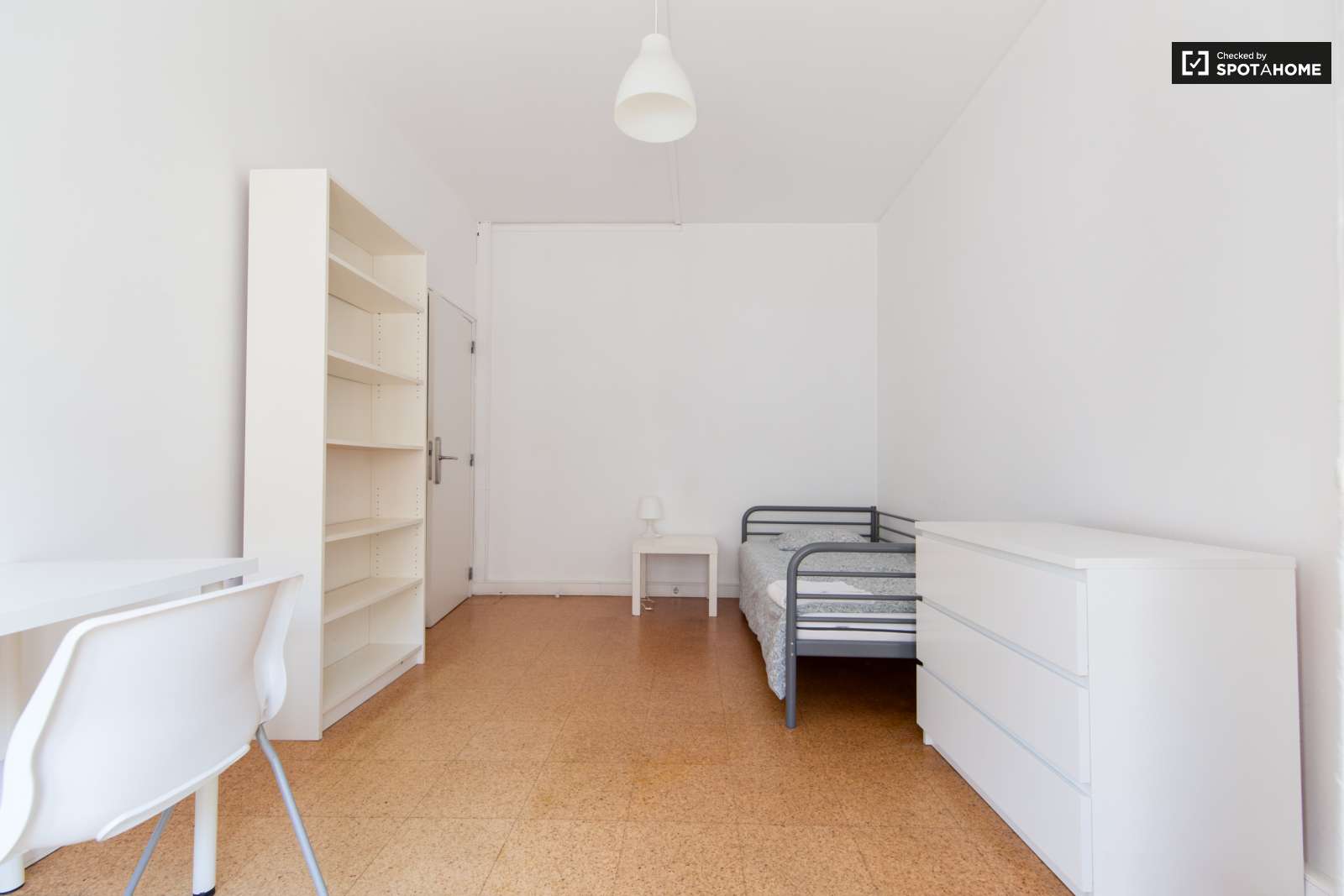 Single Bed in Furnished rooms for rent in super cool shared students residence in Avenidas Nova