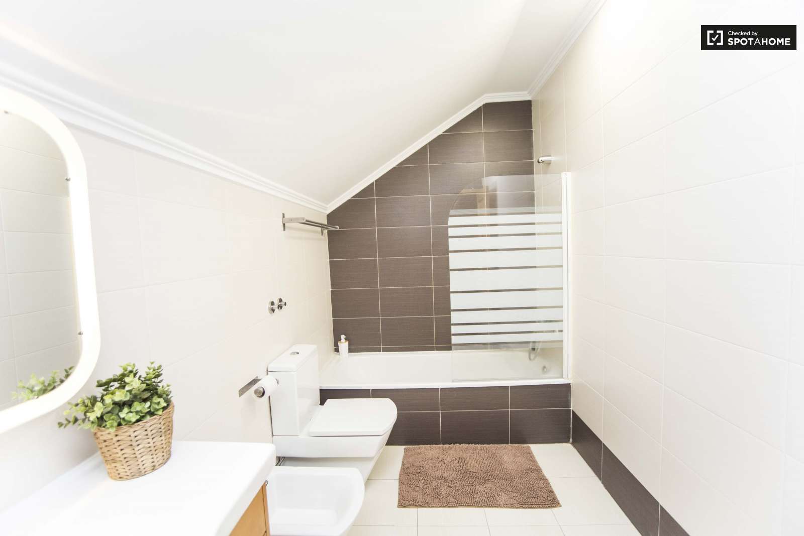 Double room near Estrela in an exclusive apartment for Erasmus Students