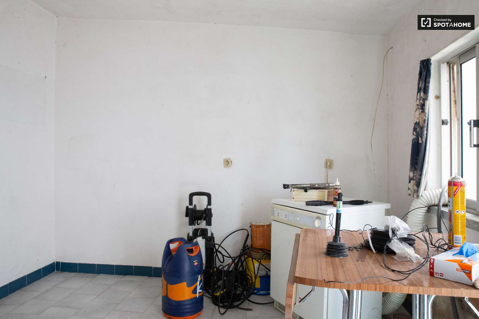 Double bed in Spacious rooms for rent in 5-bedroom house in Sao Domingos de Rana