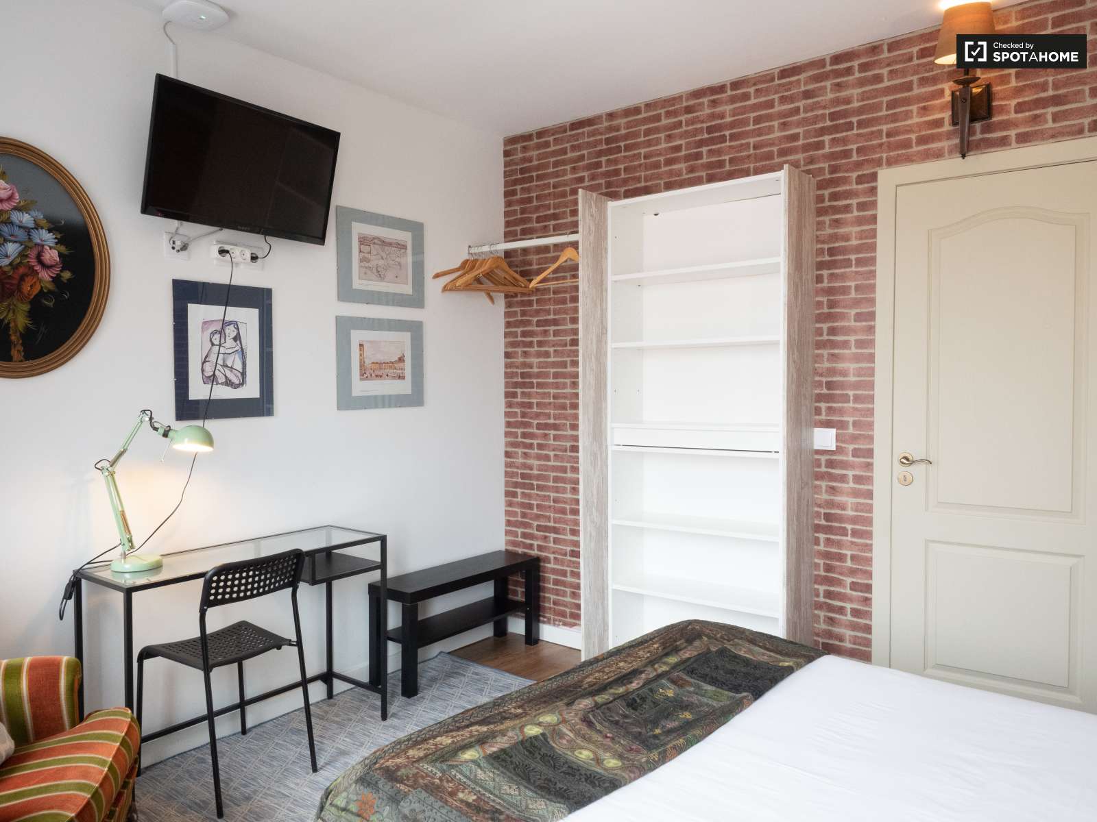 Chic 2-bedroom apartment for rent in Estrela