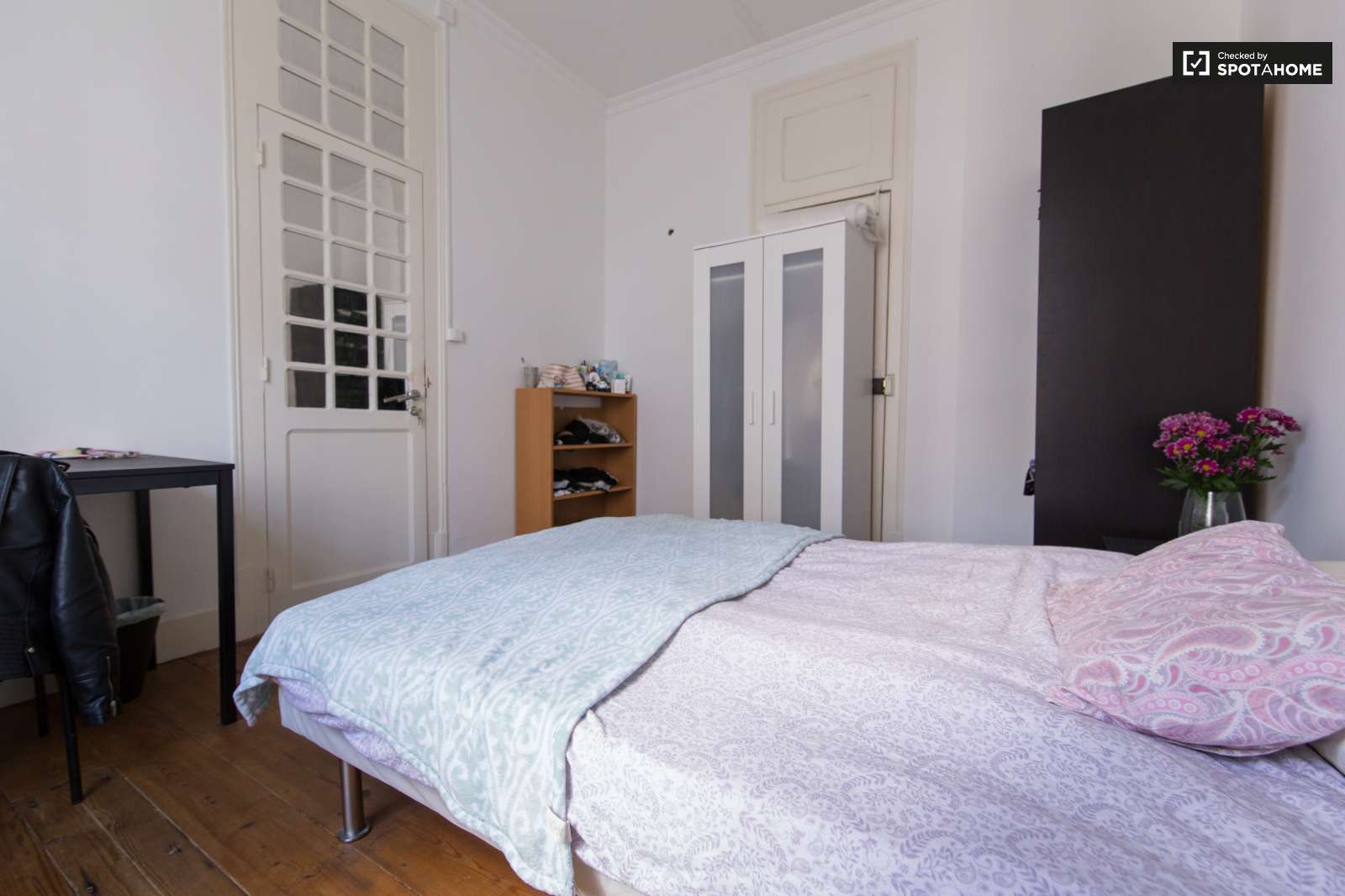 Double bed in Rooms for rent in modern 7-bedroom apartment in Avenidas Novas