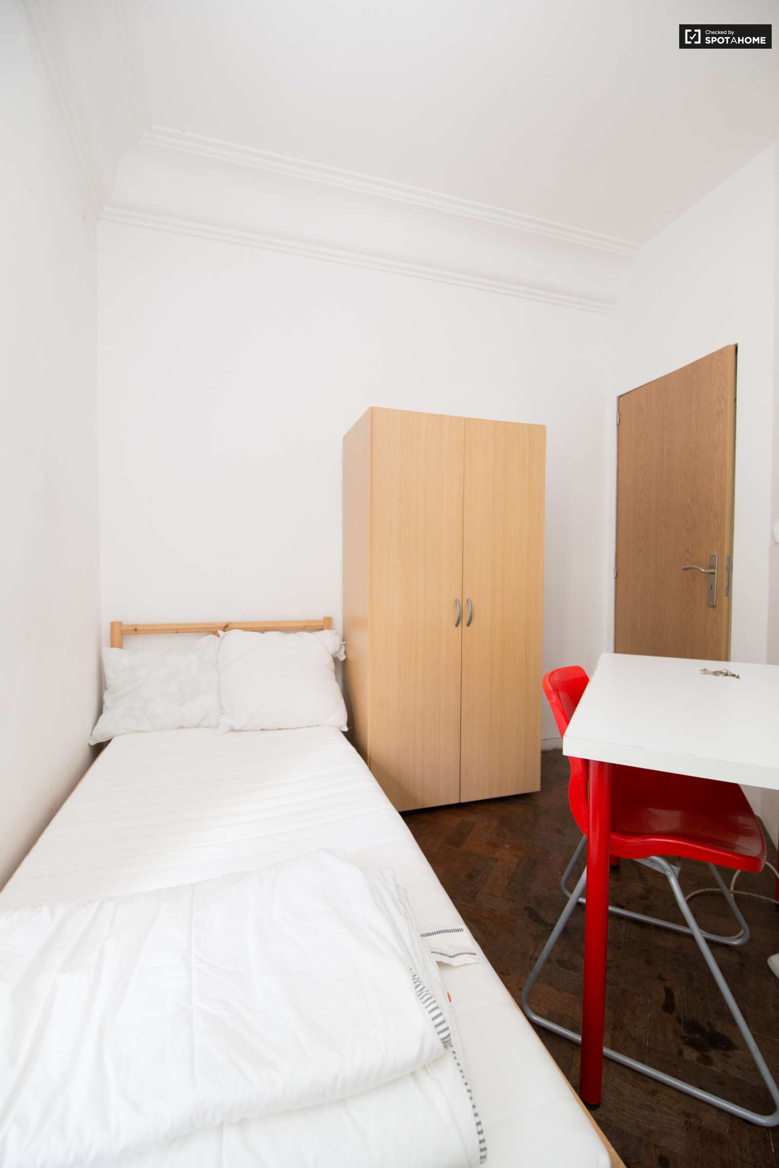 Excelente Quarto Individual perto do Polo Universitário da Ajuda