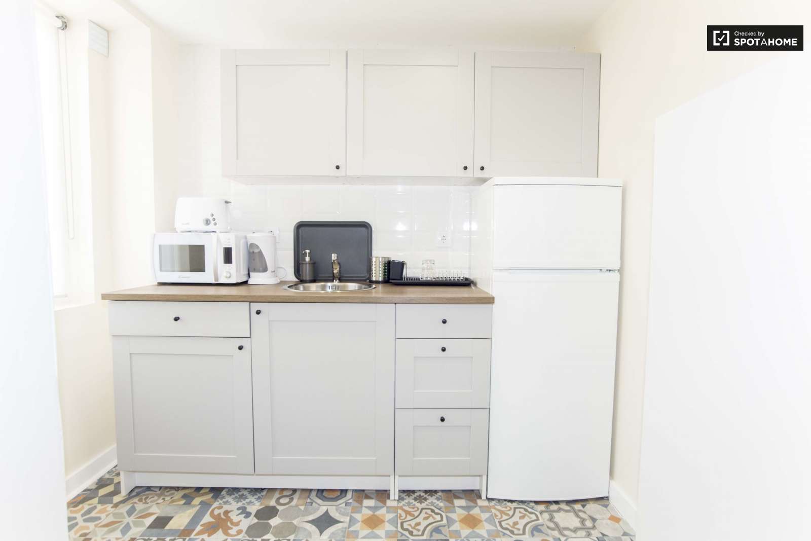 Bright 2-bedroom apartment for rent in Arroios, Lisbon