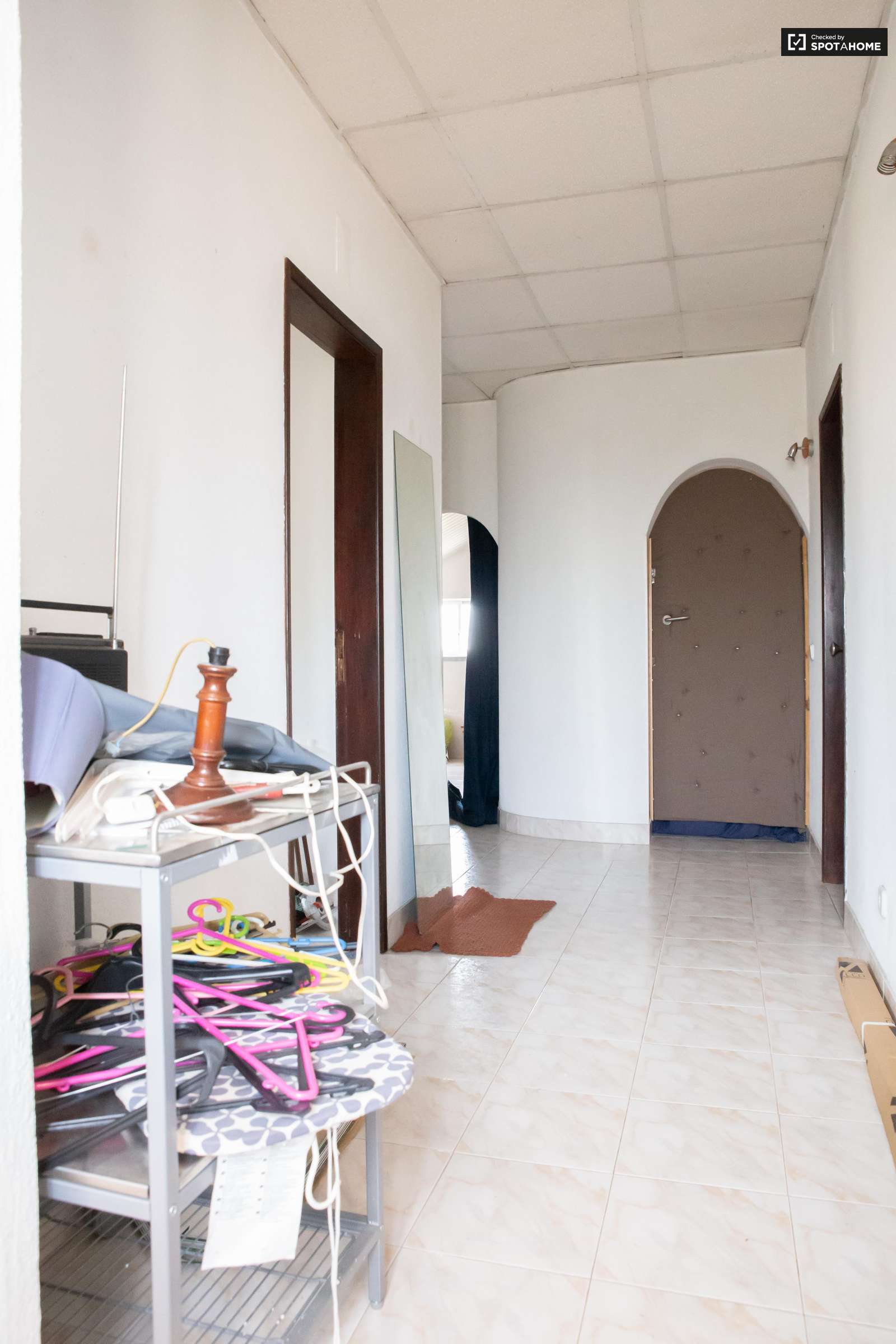 Double bed in Spacious rooms for rent in 5-bedroom house in Sao Domingos de Rana