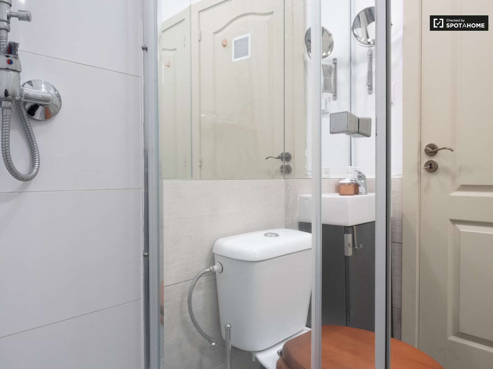 Chic 2-bedroom apartment for rent in Estrela