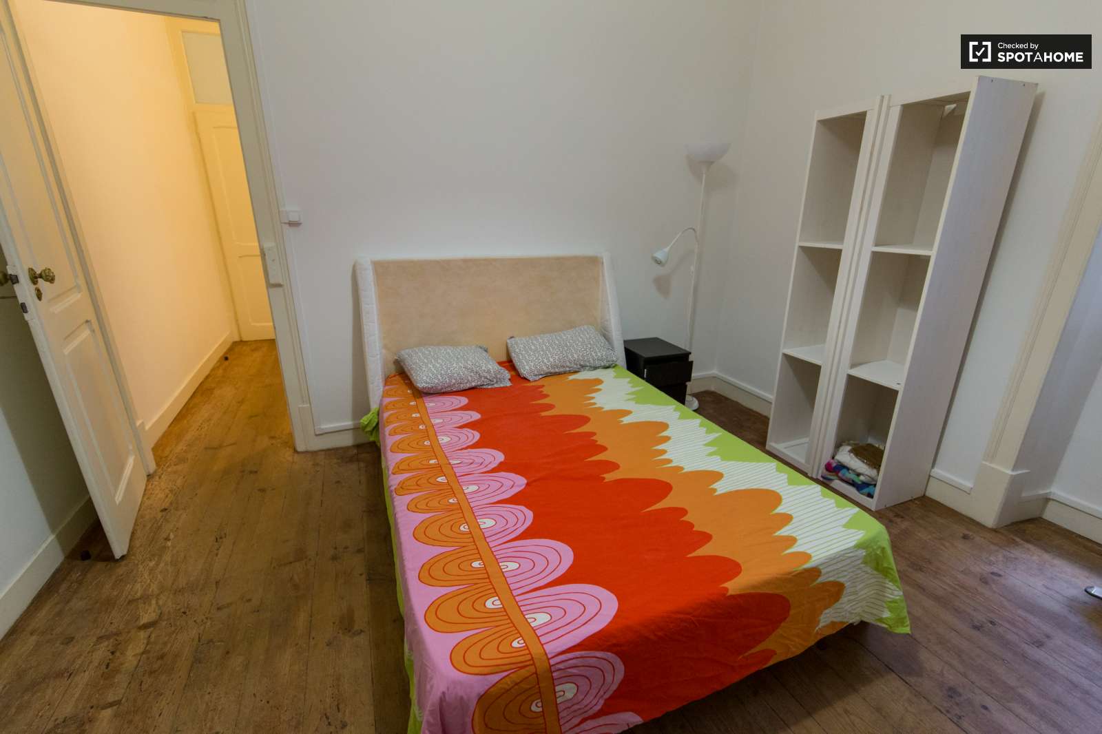 Double bed in Rooms for rent in modern 7-bedroom apartment in Avenidas Novas