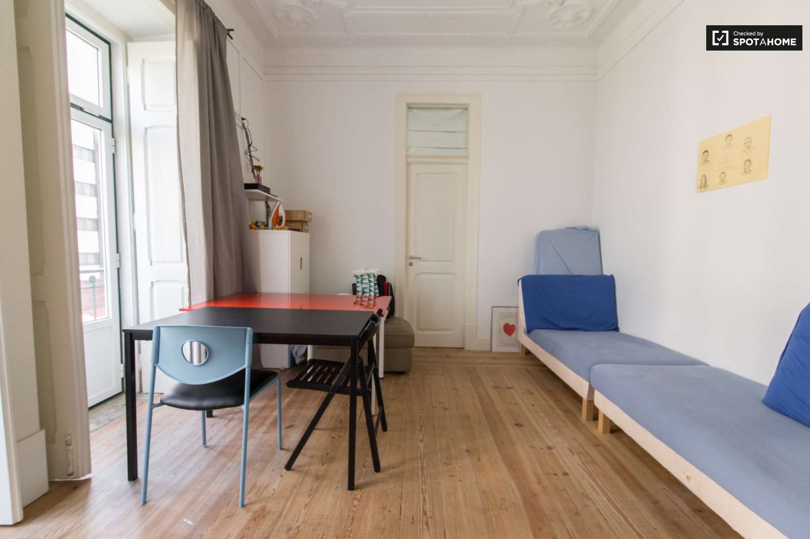 Cama individual en habitación de 4 personas