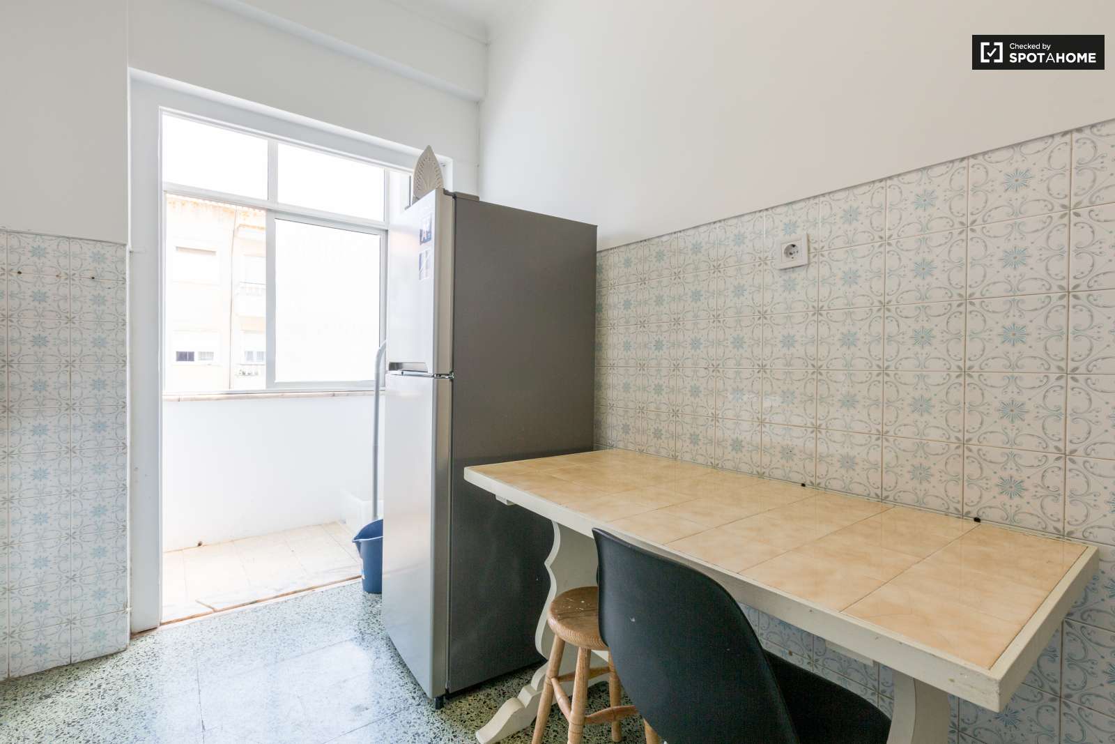 Large and Confortable Room for Rent in Cacém near Lisbon