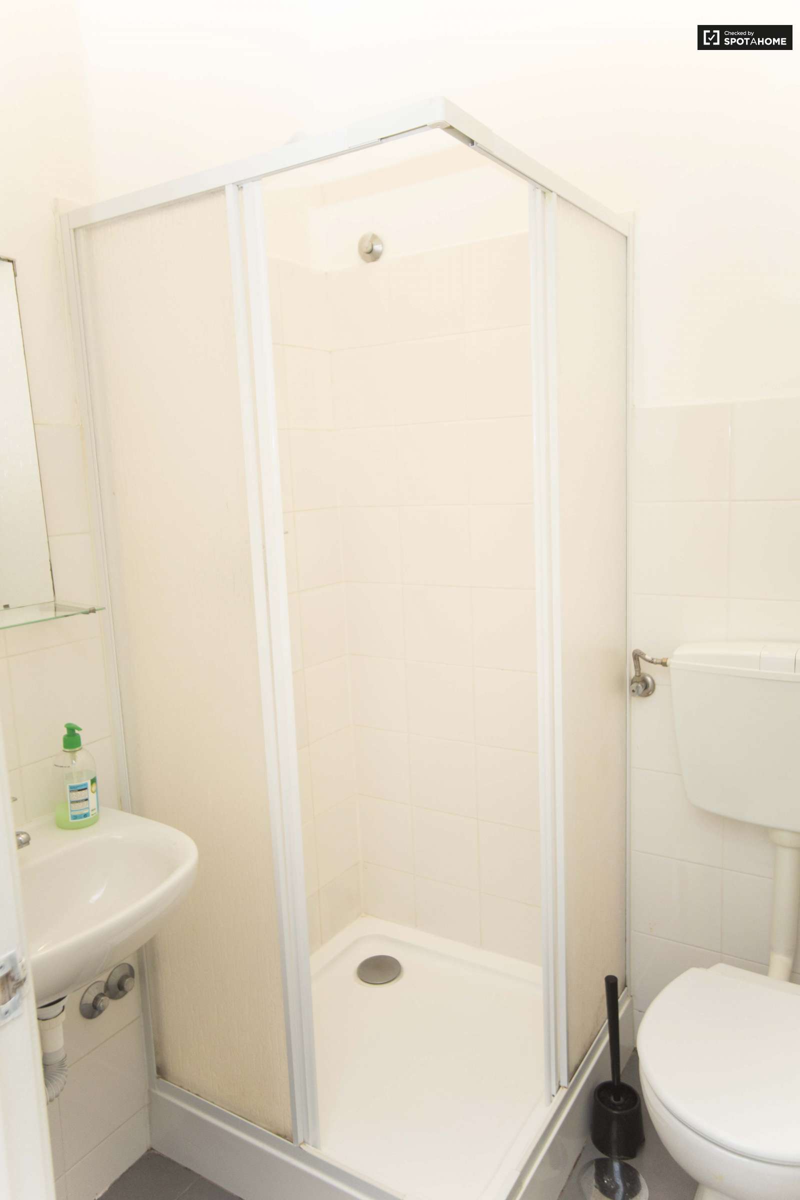 Single Bed in Furnished rooms for rent in super cool shared students residence in Avenidas Nova