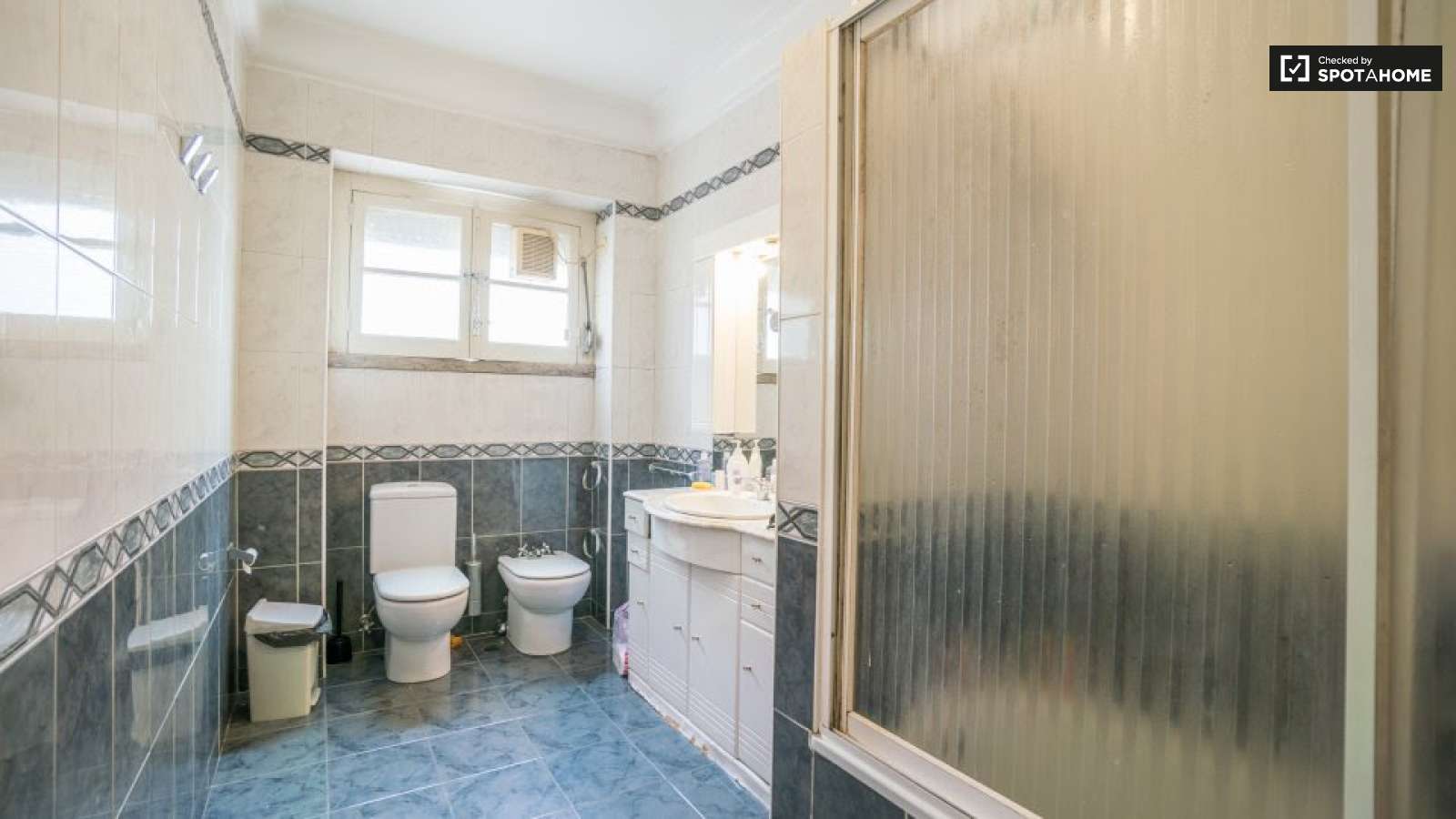 Fantastico Quarto Com Vista Sobre o Tejo e Ponte 25 Abril