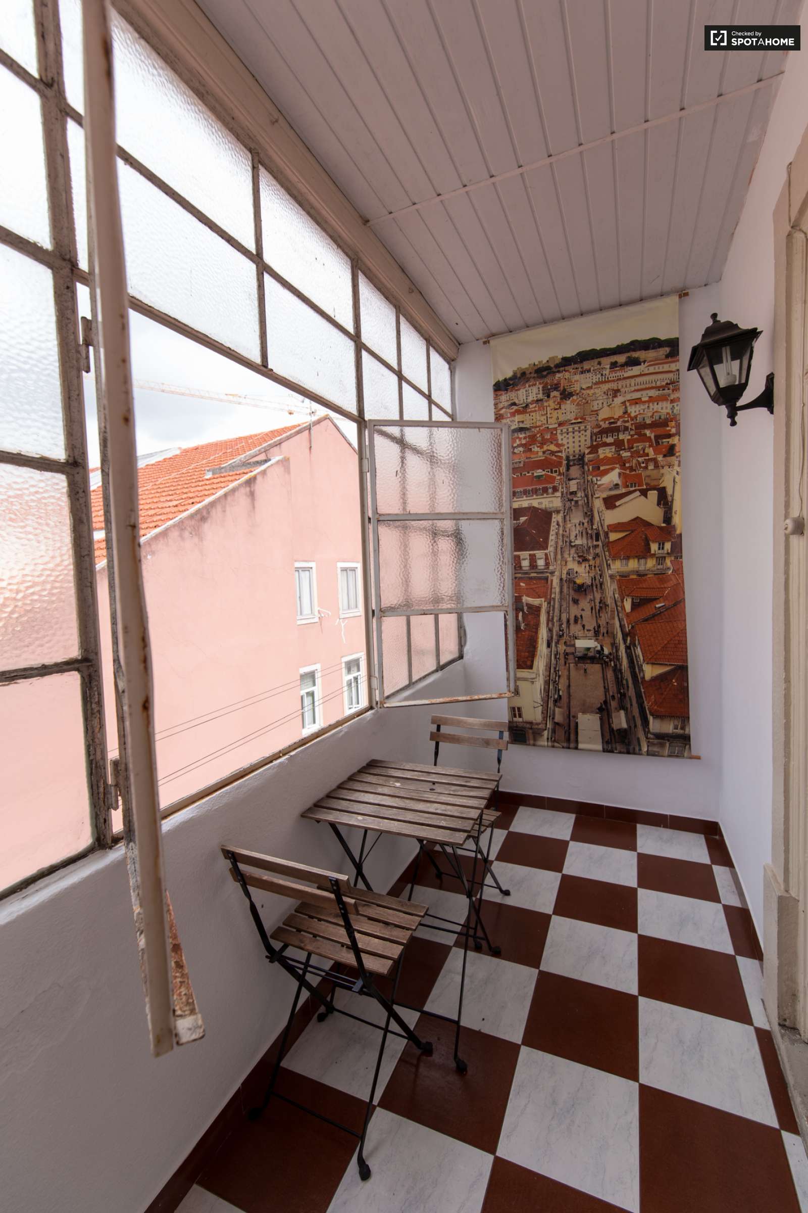 Large and Sunny Room for Rent Condominium in Lisbon