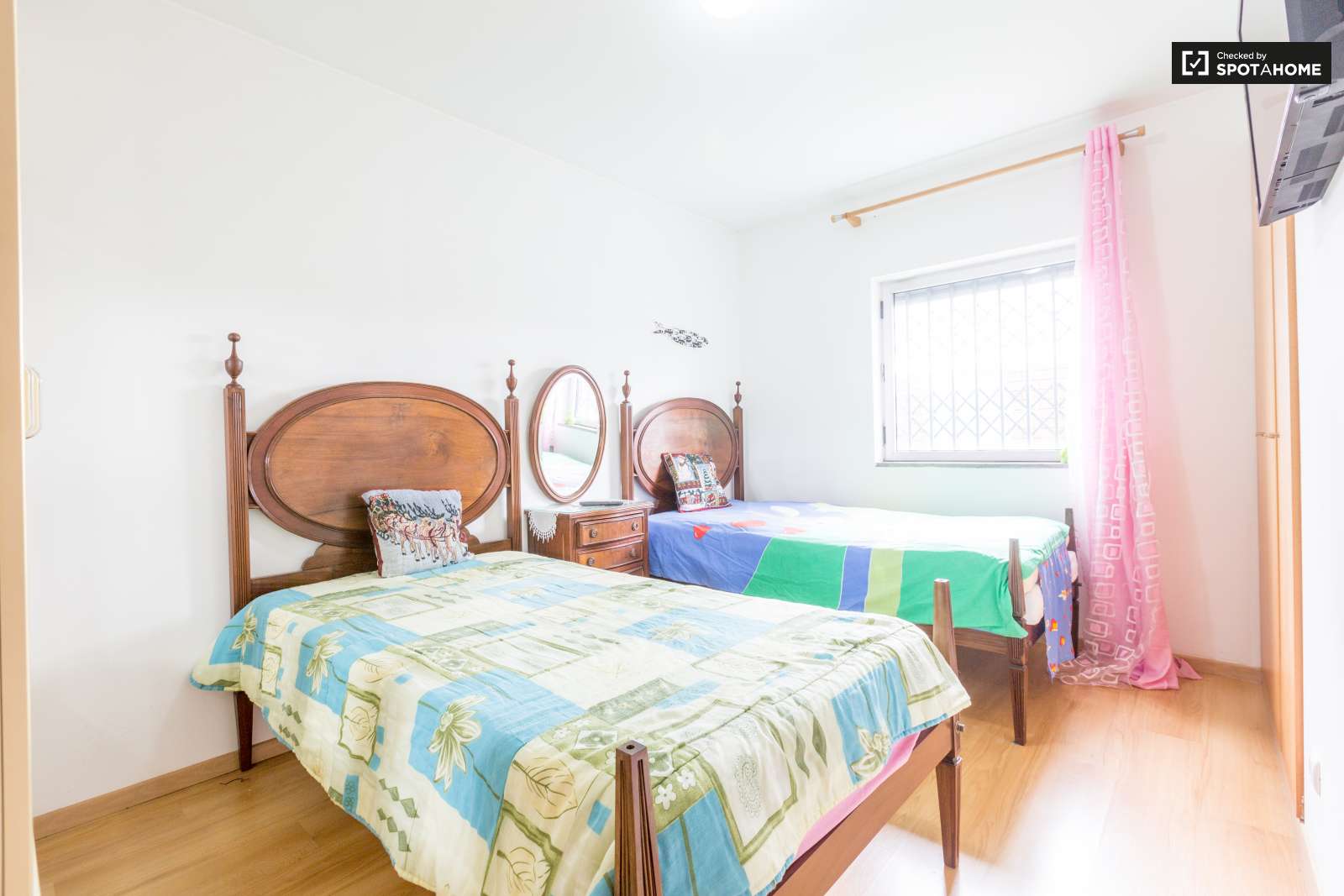 Twin Beds in Rooms for rent in 3-bedroom apartment in Lumiar