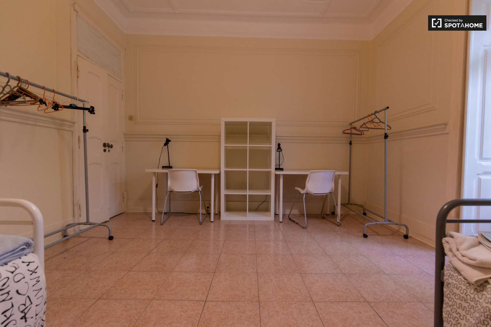 Single Bed in Modern rooms for rent in 6-bedroom apartment in Avenidas Novas