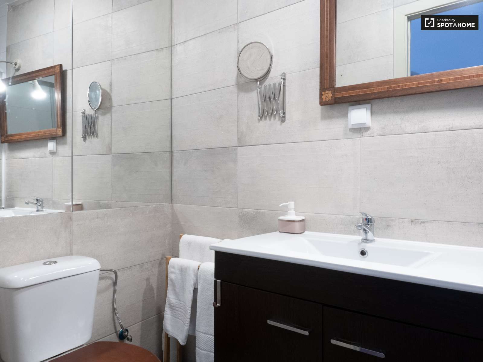 Charming 2-bedroom apartment for rent in Estrela